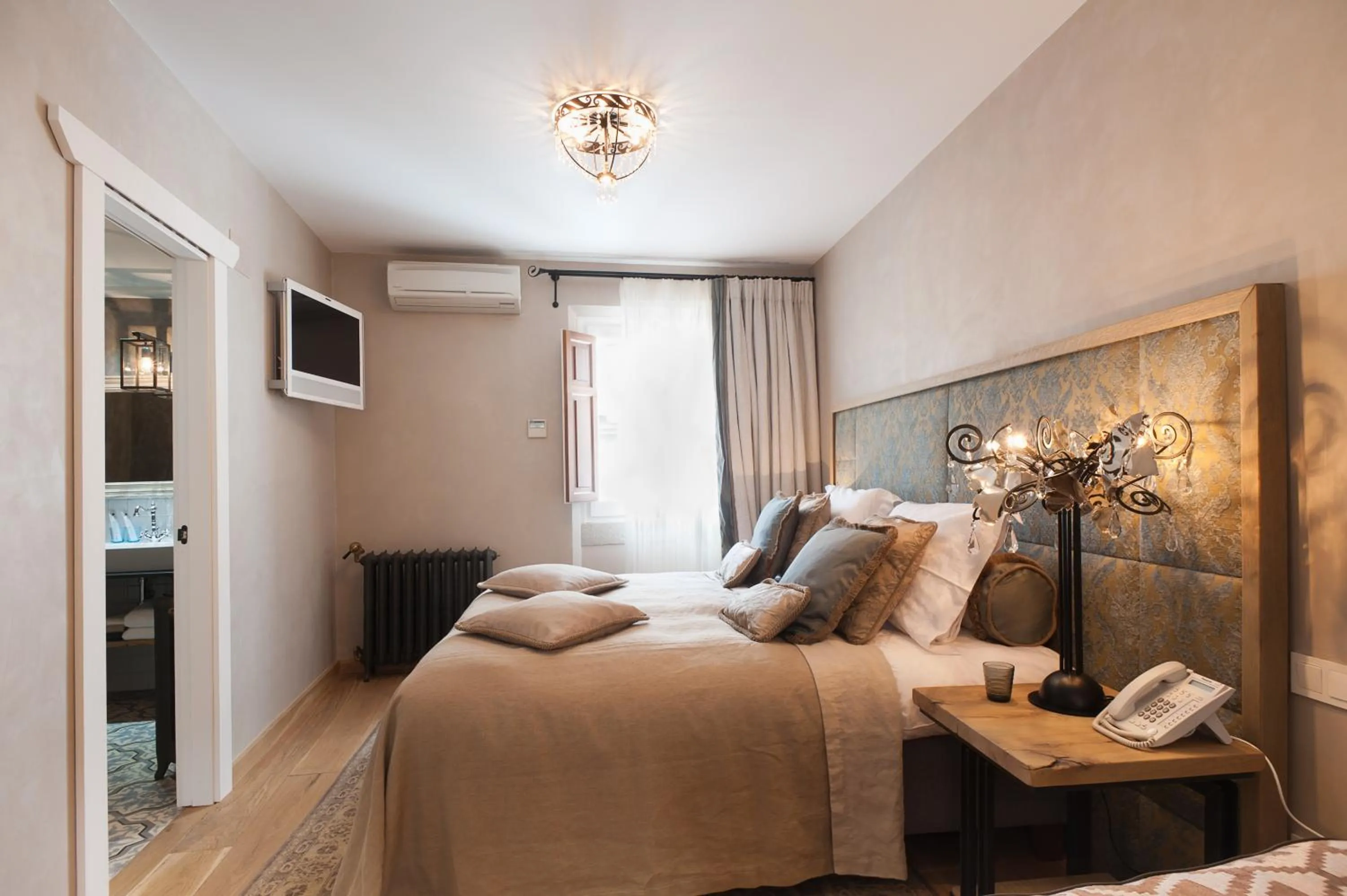 Photo of the whole room, Bed in Boutique Hotel Casa Granados