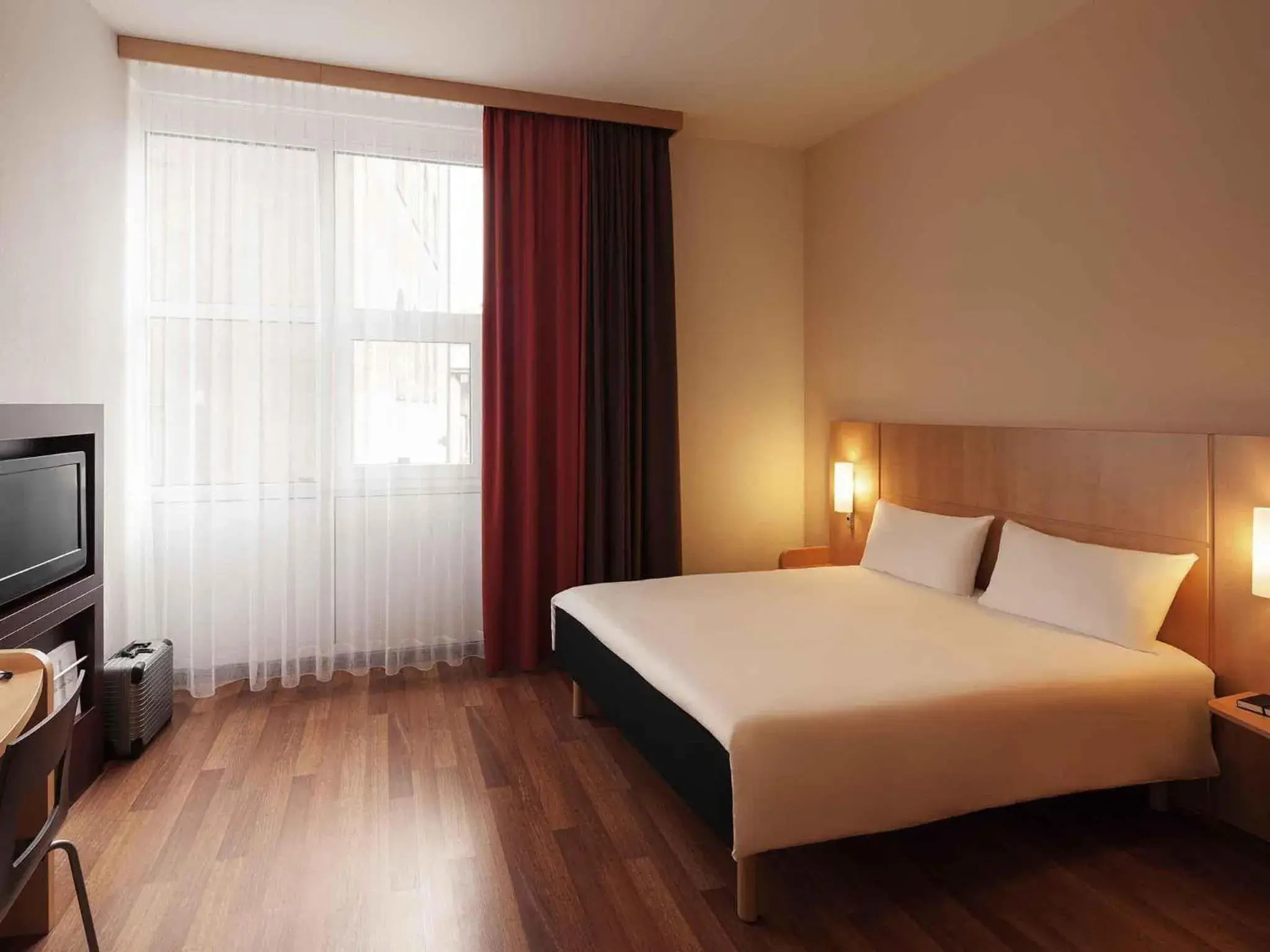 Bedroom, Bed in ibis Hotel Nürnberg Altstadt Bedroom, Bed in ibis Hotel Nürnberg Altstadt