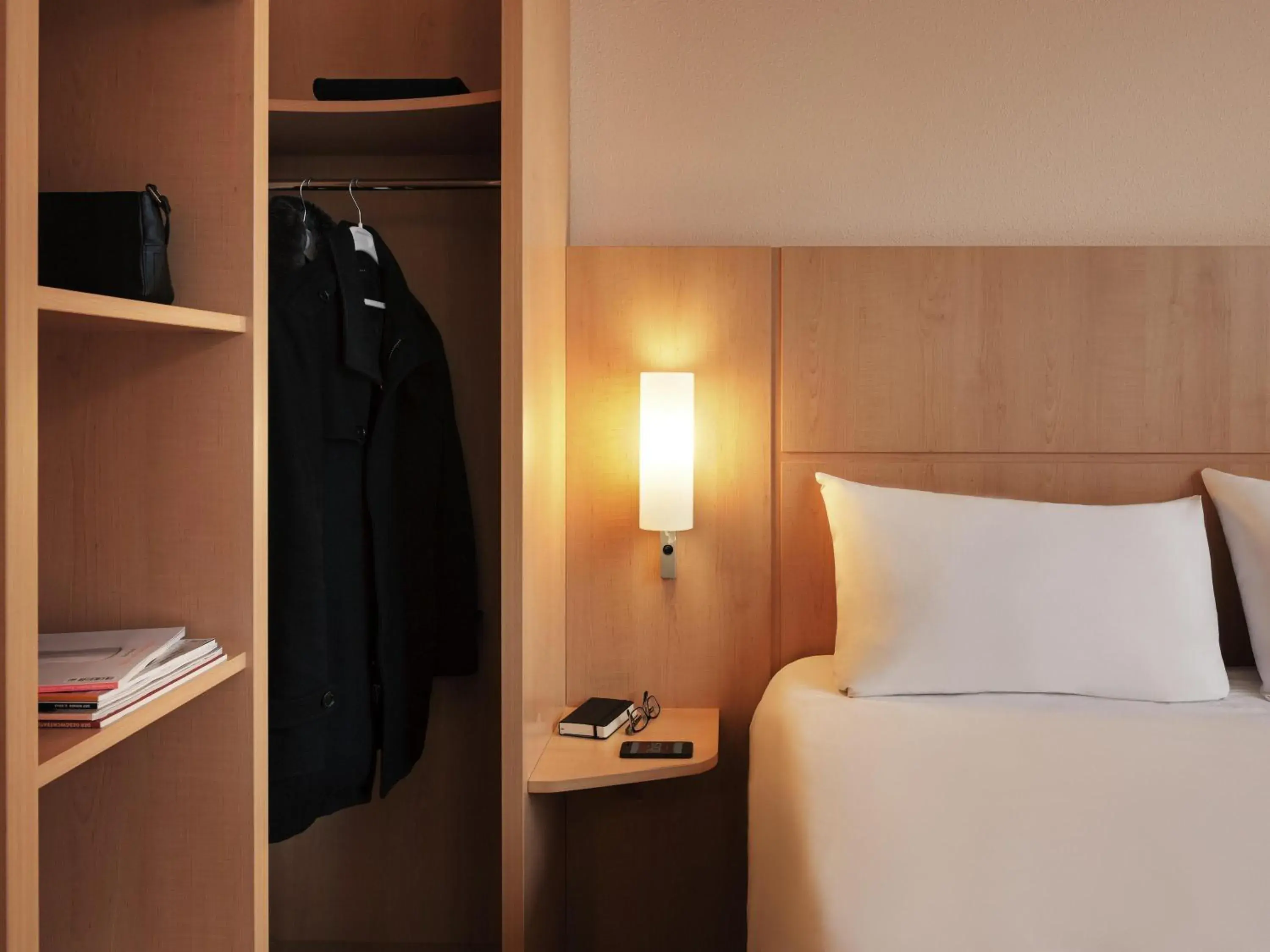 Bedroom, Bed in ibis Hotel Nürnberg Altstadt Bedroom, Bed in ibis Hotel Nürnberg Altstadt