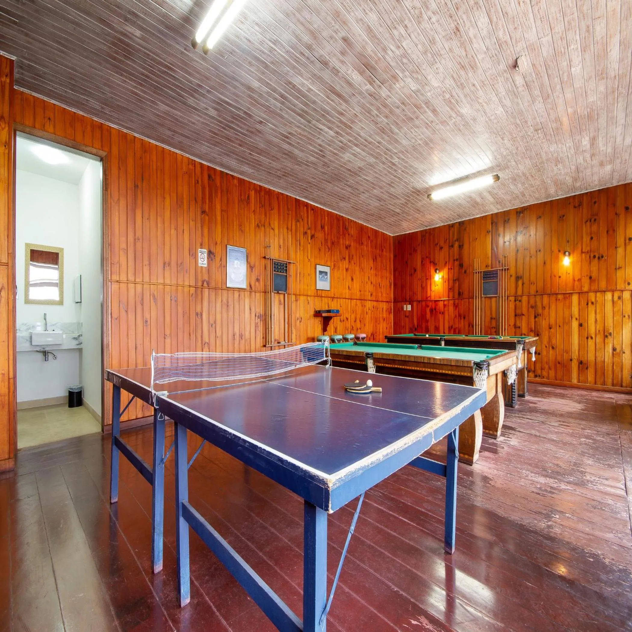 Billiard in Hotel Chateau