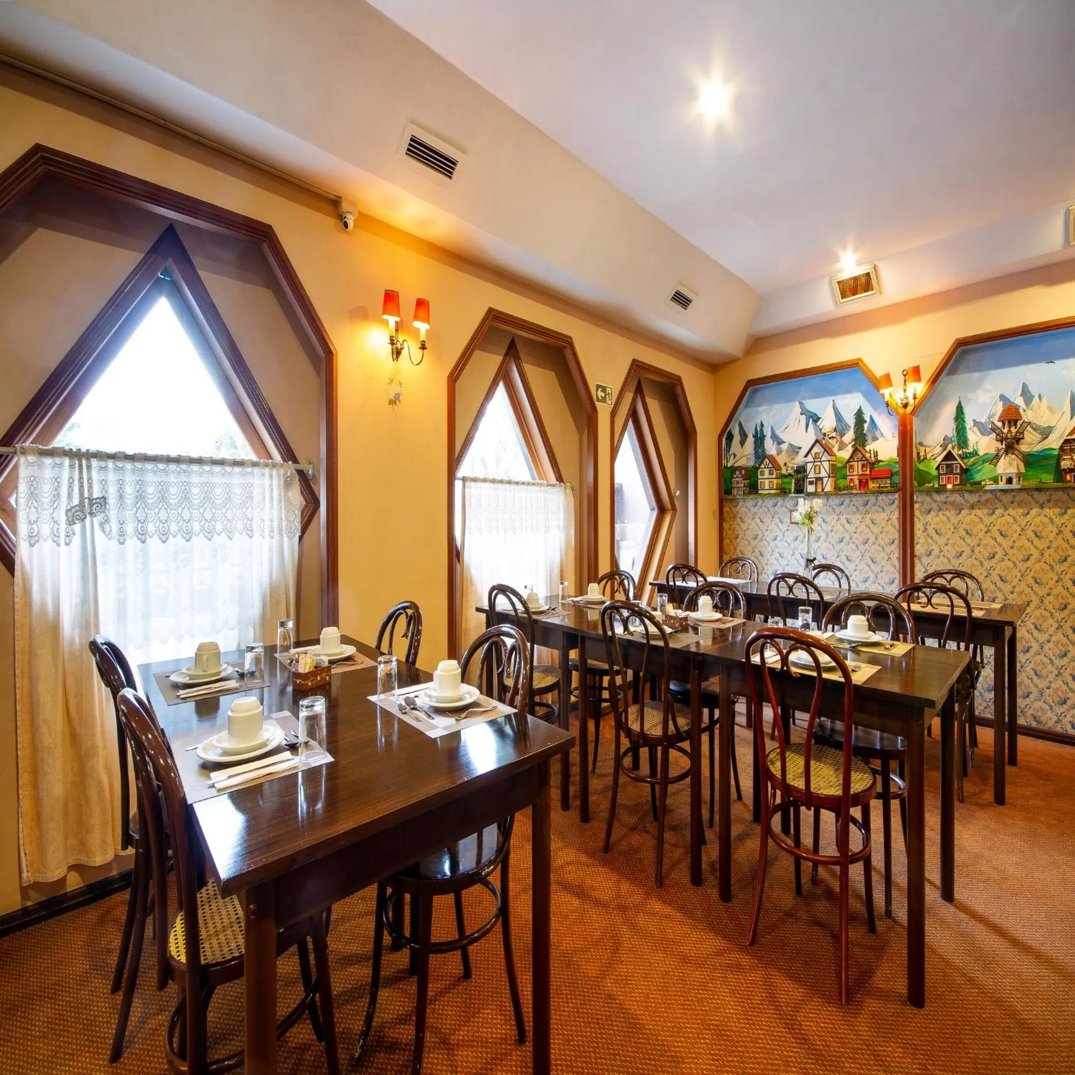 Restaurant/places to eat in Hotel Chateau