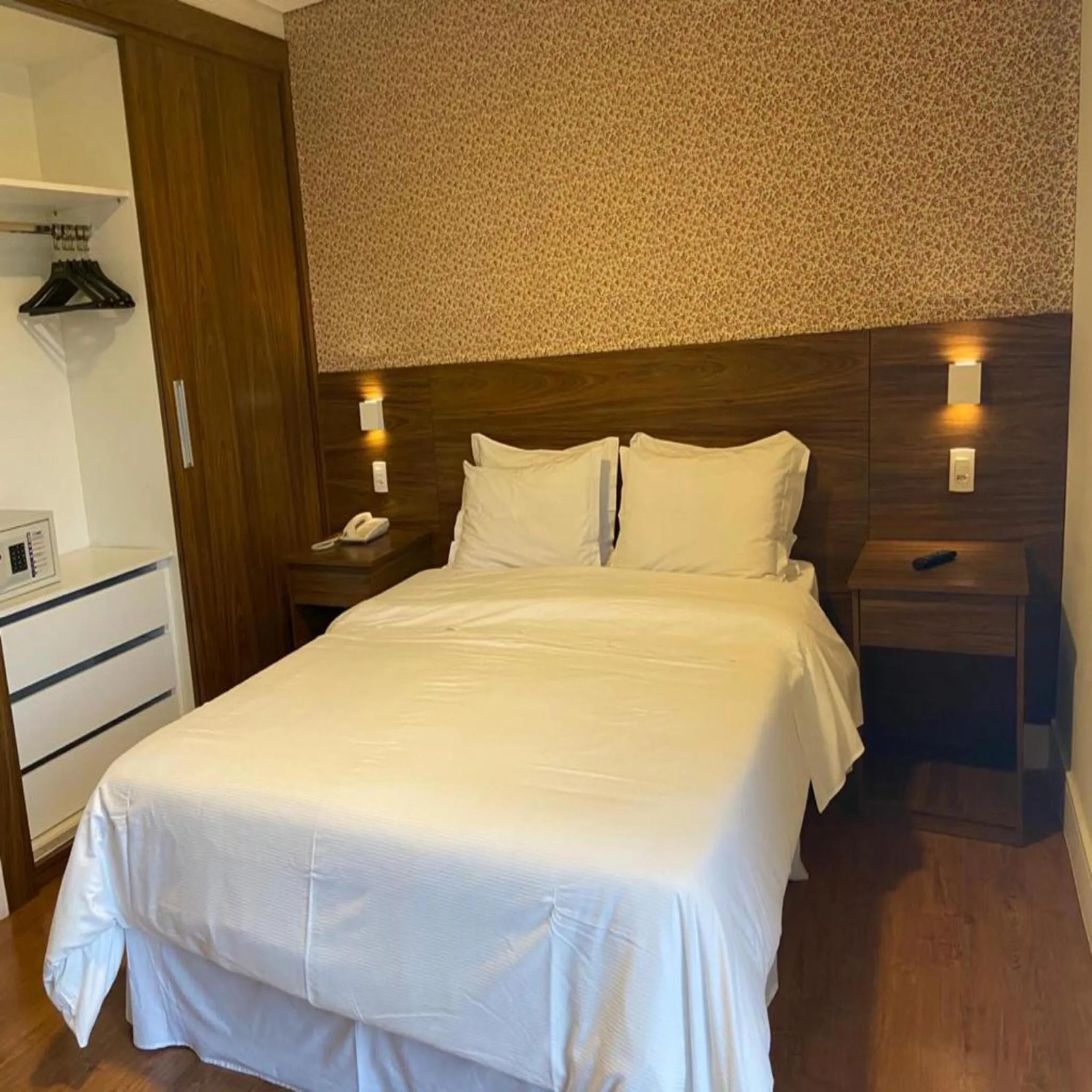 Photo of the whole room, Bed in Hotel Chateau