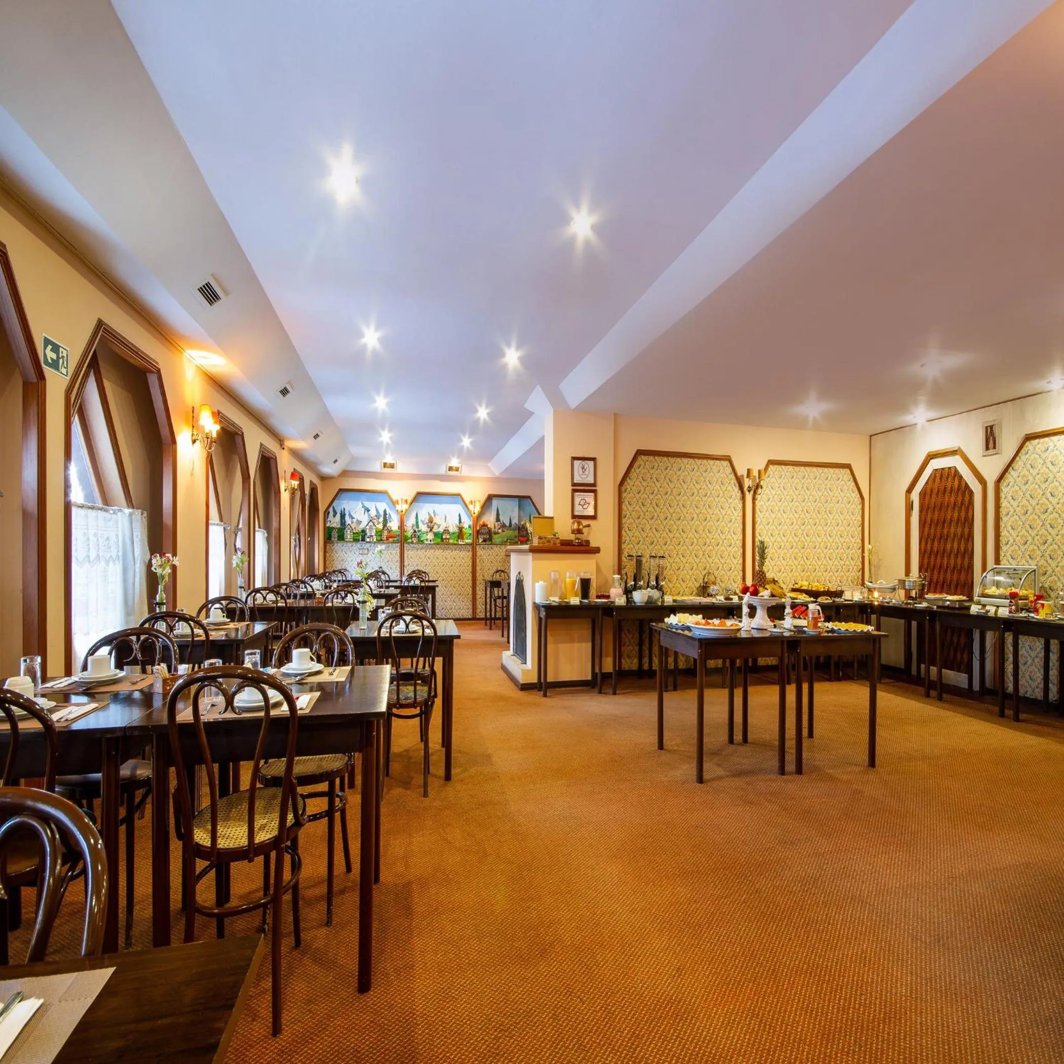 Restaurant/places to eat in Hotel Chateau