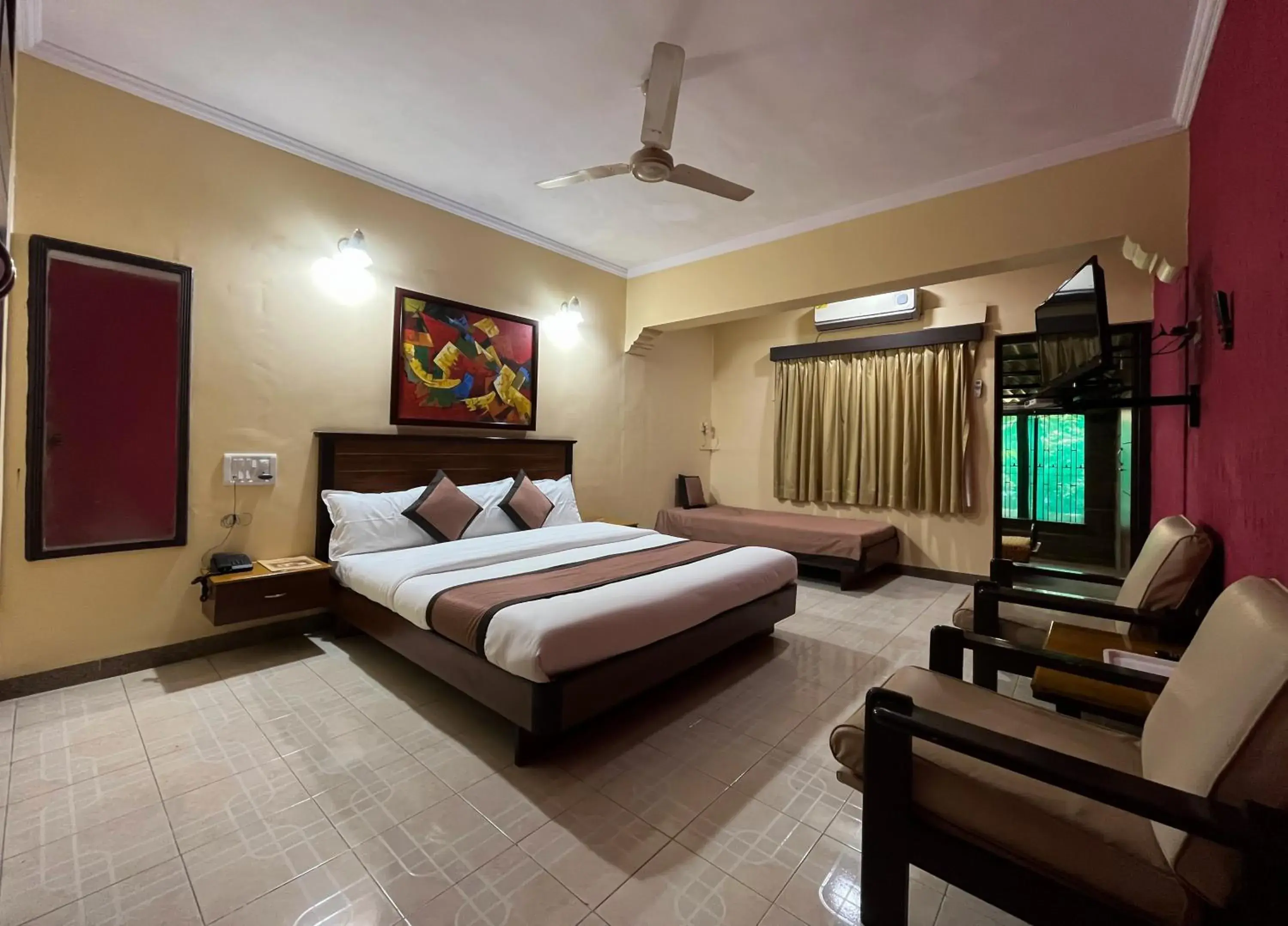 Bedroom, Bed in Hotel Sai leela - Shirdi Bedroom, Bed in Hotel Sai leela - Shirdi