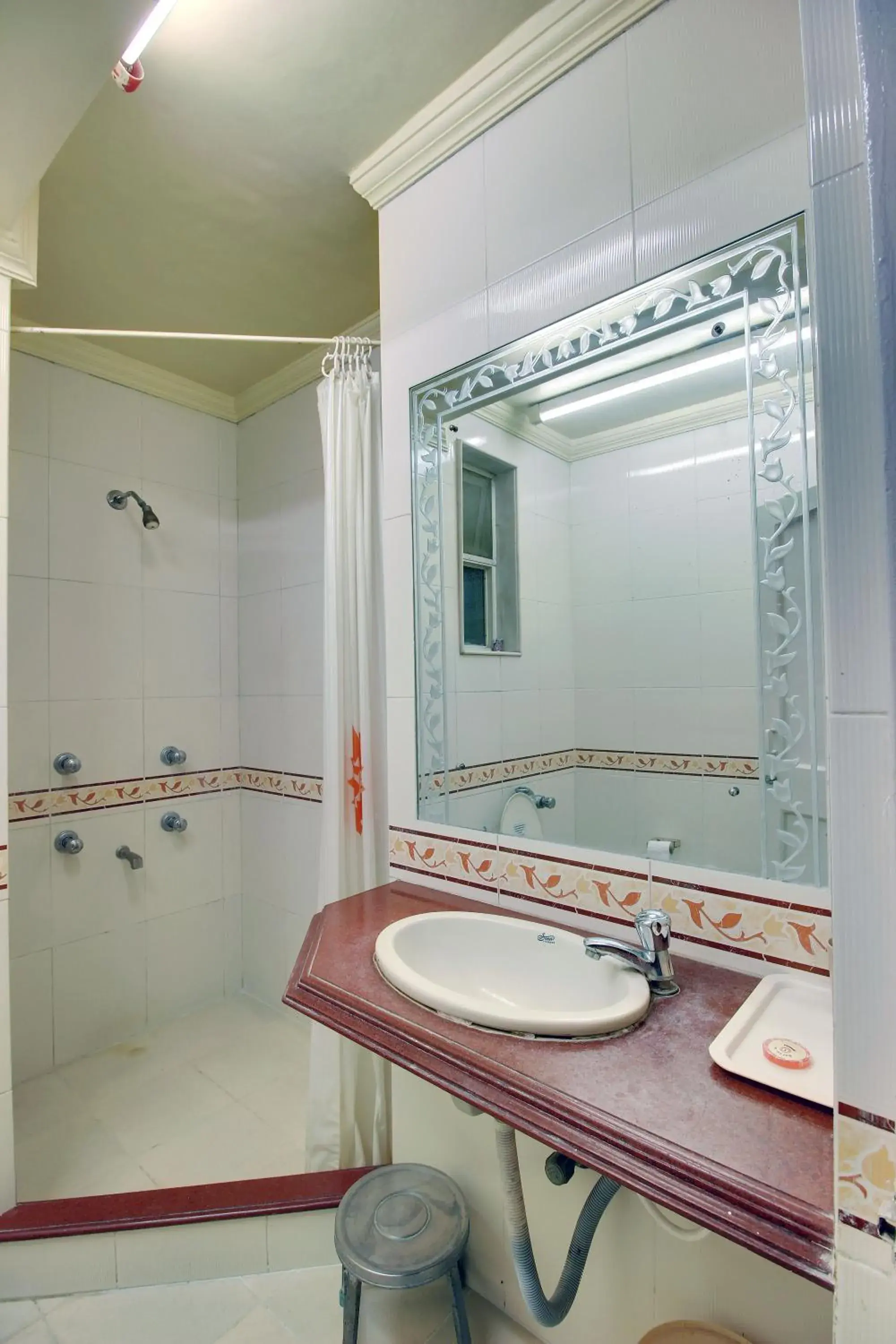 Bathroom in Hotel Sai leela - Shirdi Bathroom in Hotel Sai leela - Shirdi