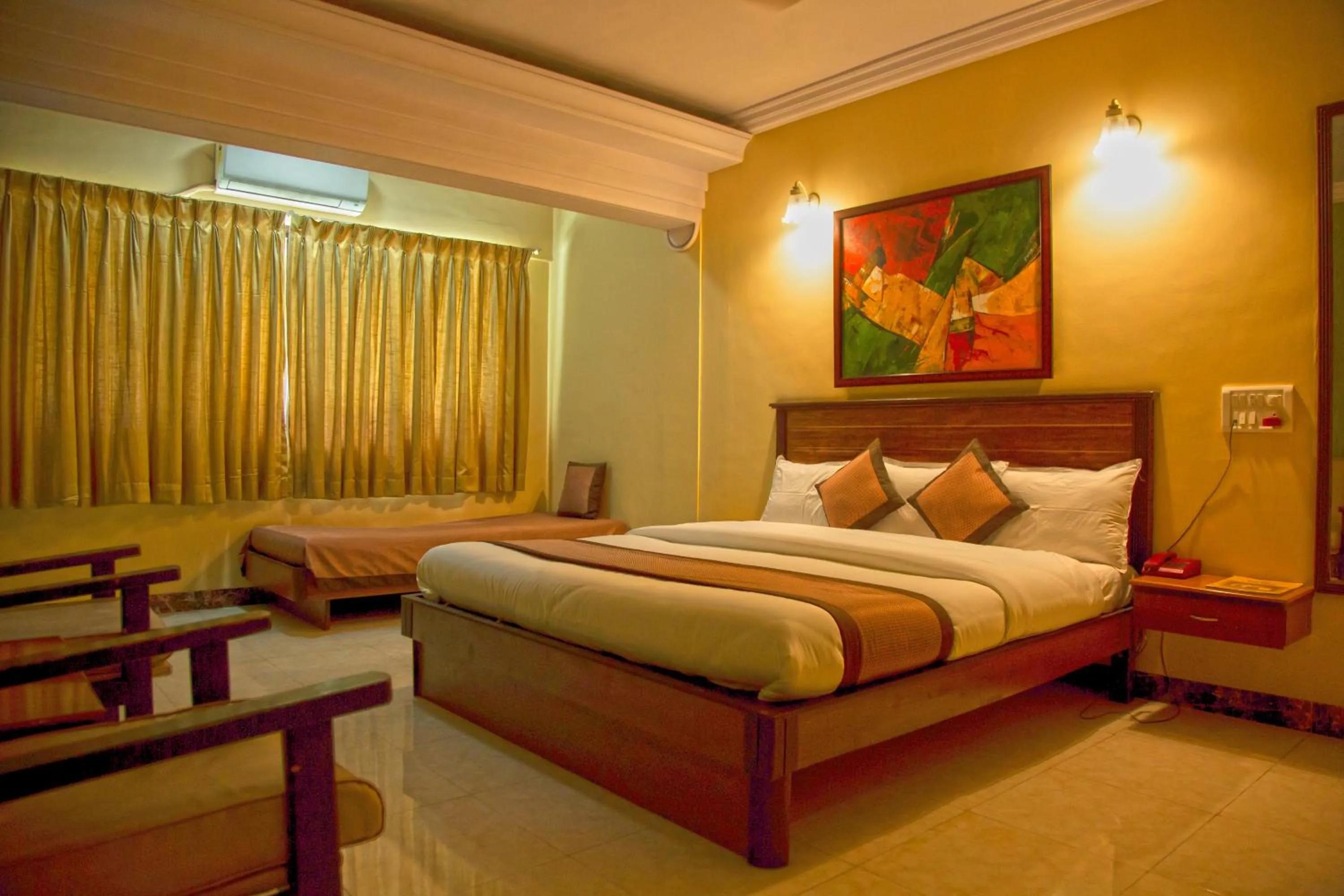 Night, Bed in Hotel Sai leela - Shirdi