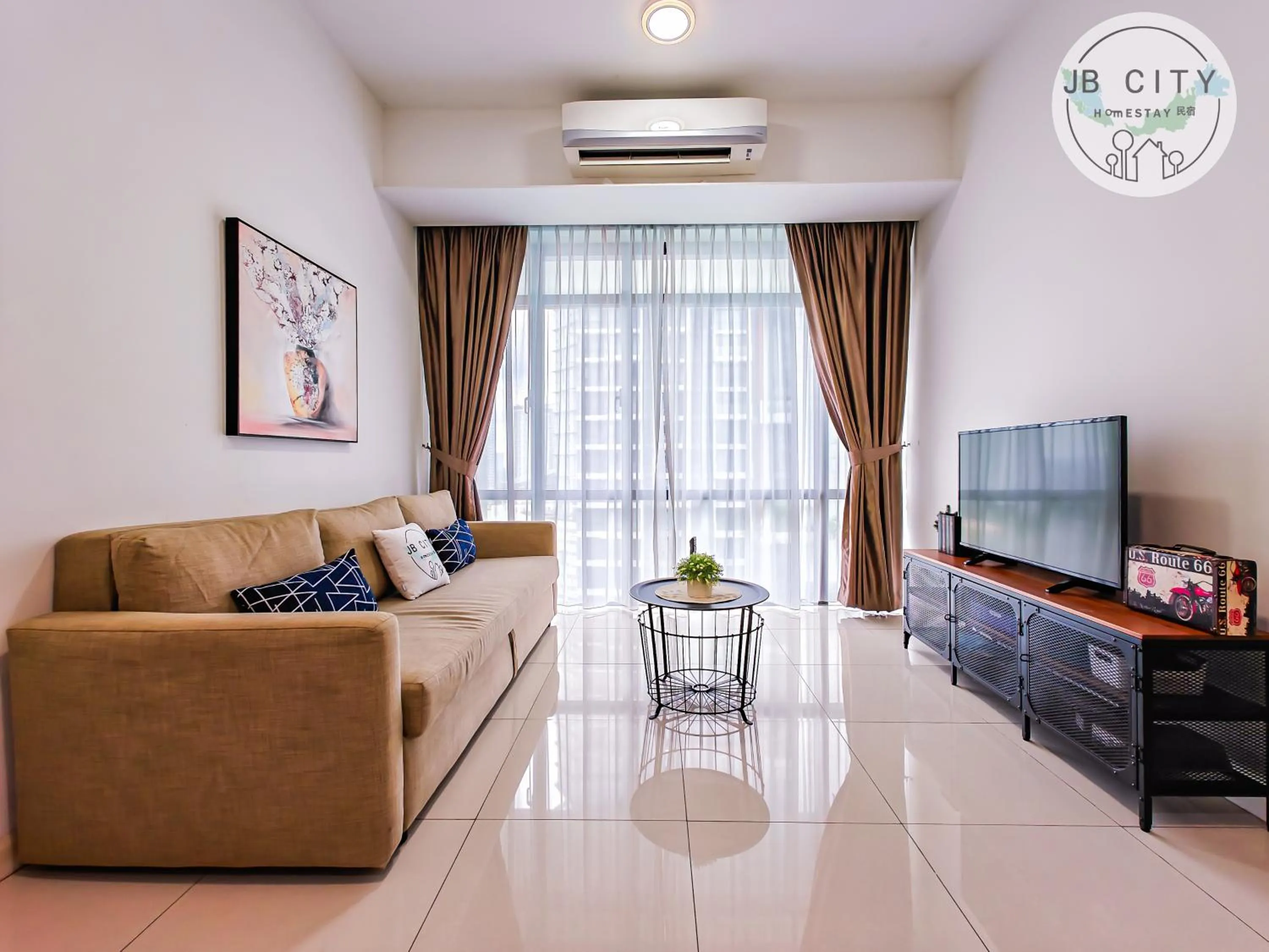 TV and multimedia in Grand Medini Suites by RR JBcity