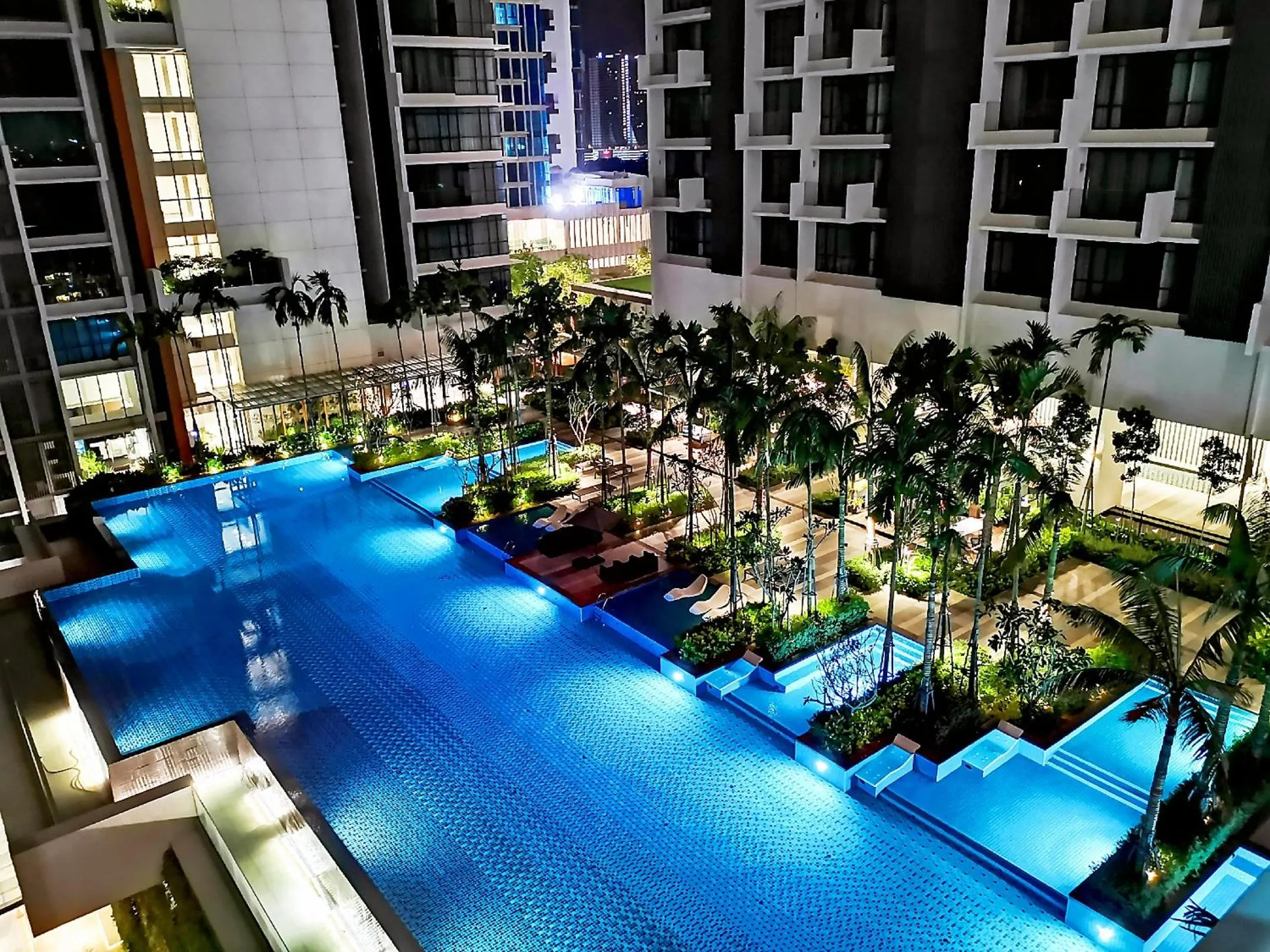 Pool view in Grand Medini Suites by RR JBcity