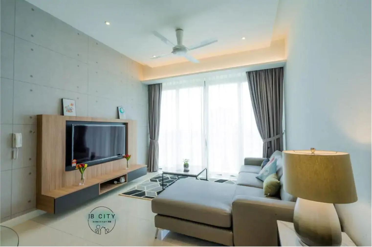 TV and multimedia in Grand Medini Suites by RR JBcity