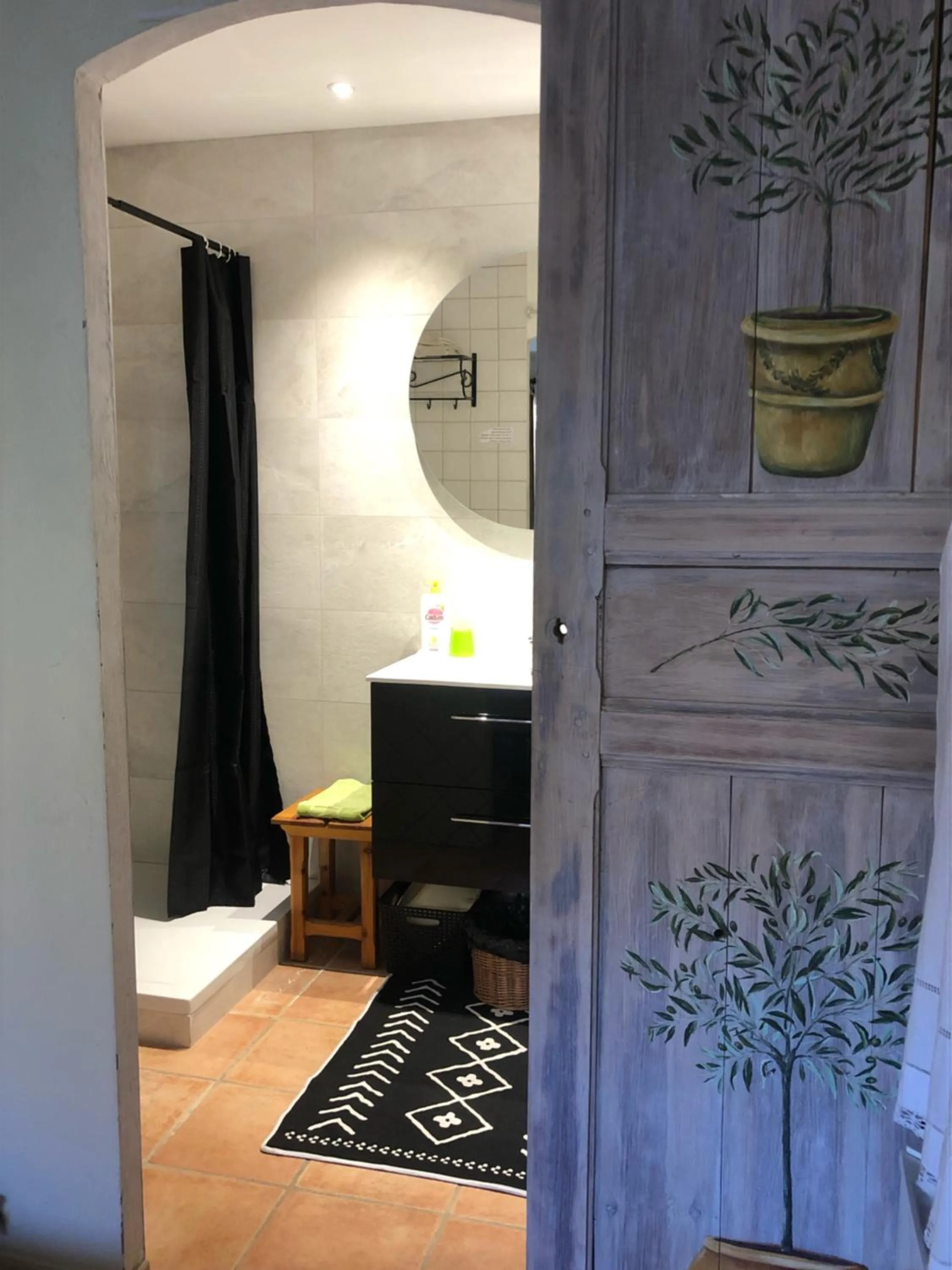 Bathroom in l'Oustaou B&B Piscine & Spa