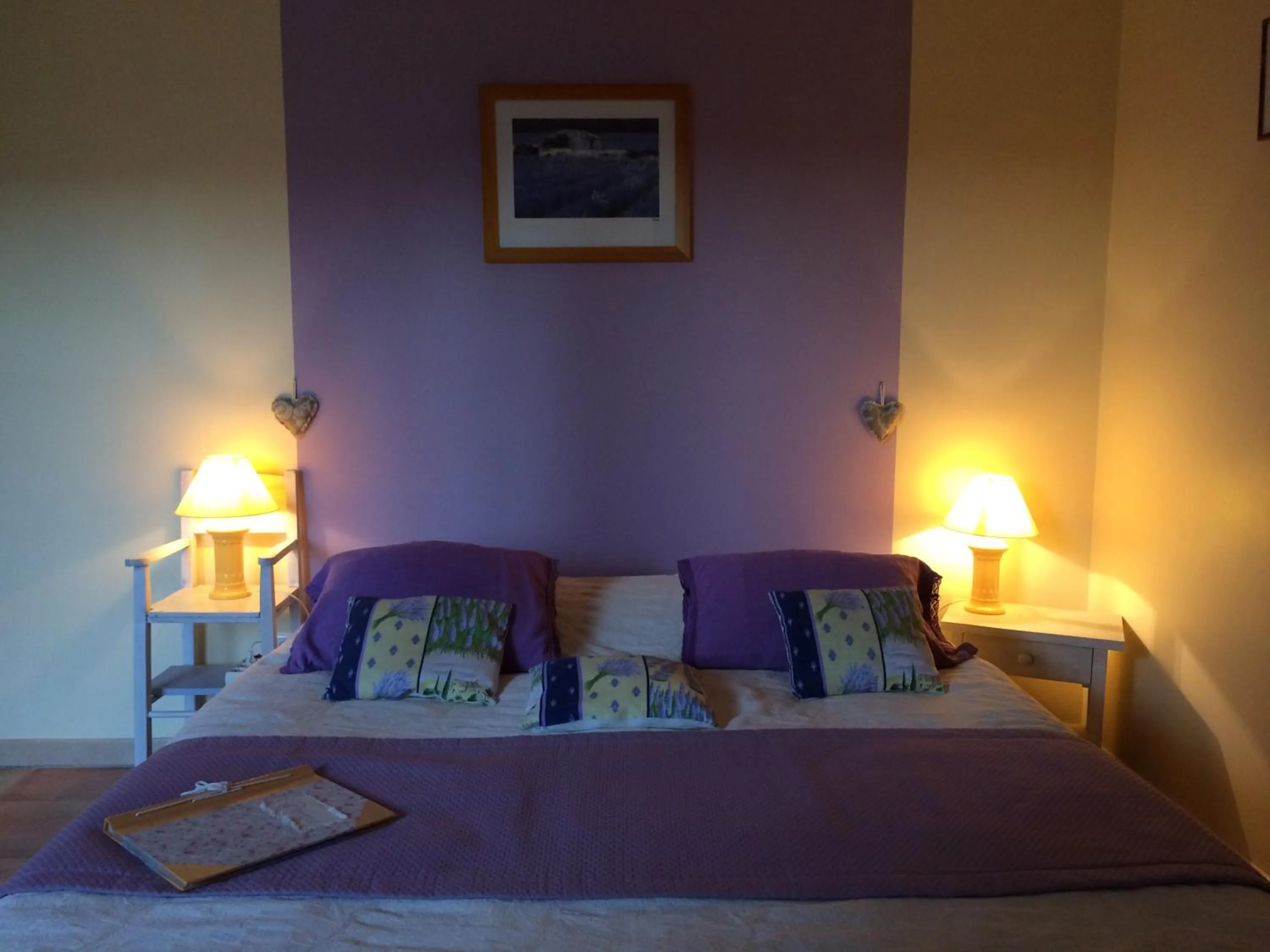 Bed in l'Oustaou B&B Piscine & Spa