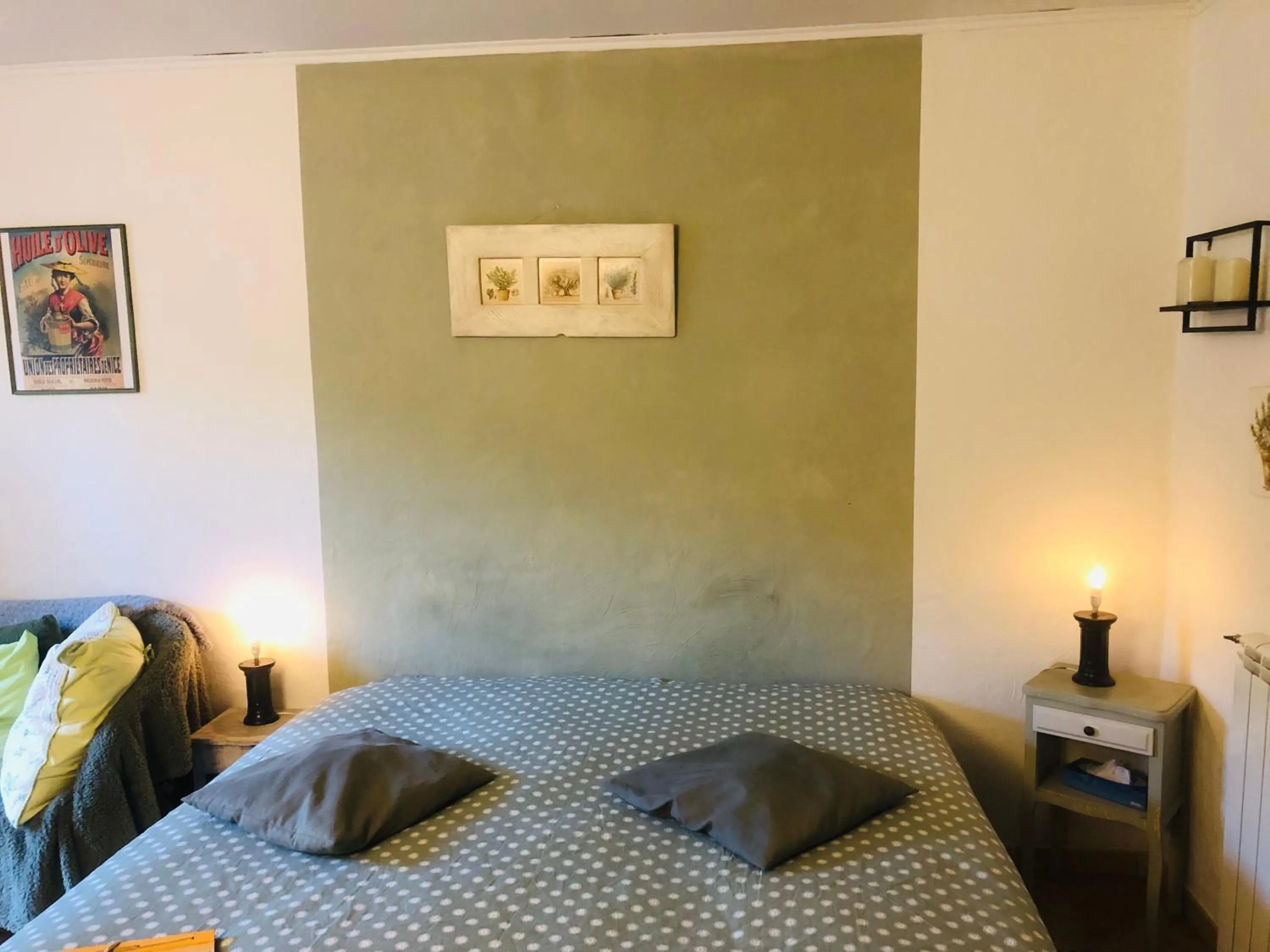 Bedroom, Bed in l'Oustaou B&B Piscine & Spa