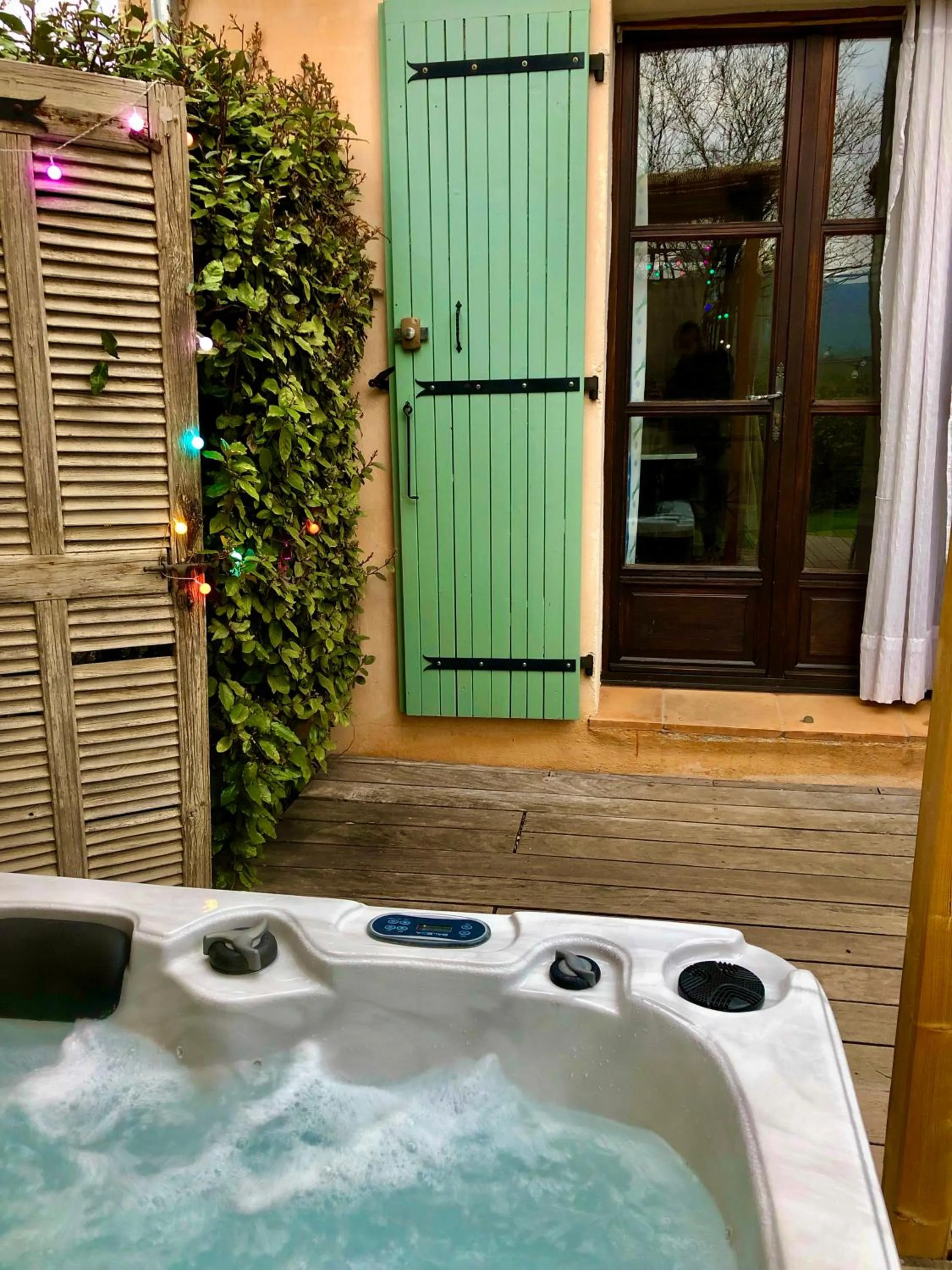 Hot Tub in l'Oustaou B&B Piscine & Spa