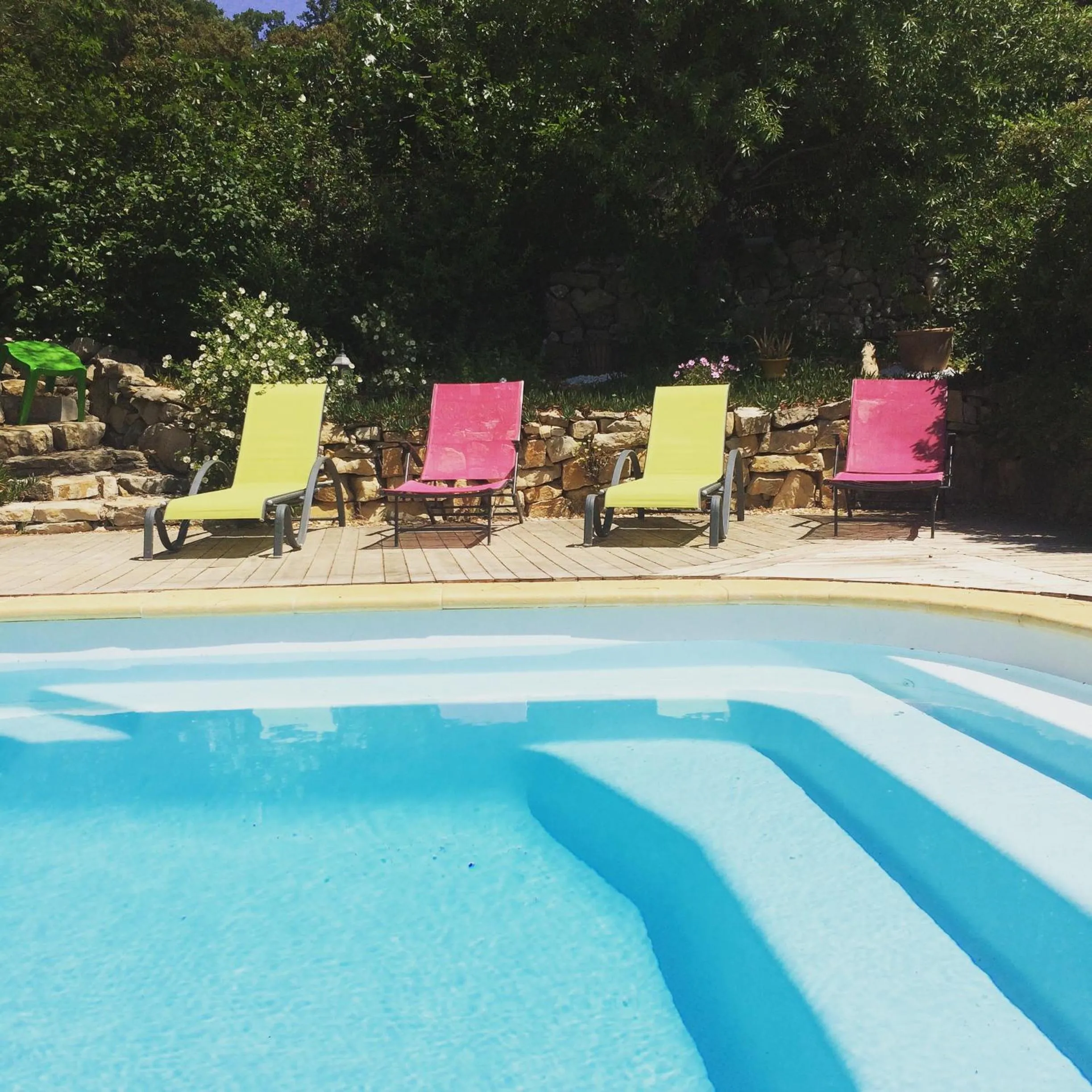 Swimming pool in l'Oustaou B&B Piscine & Spa