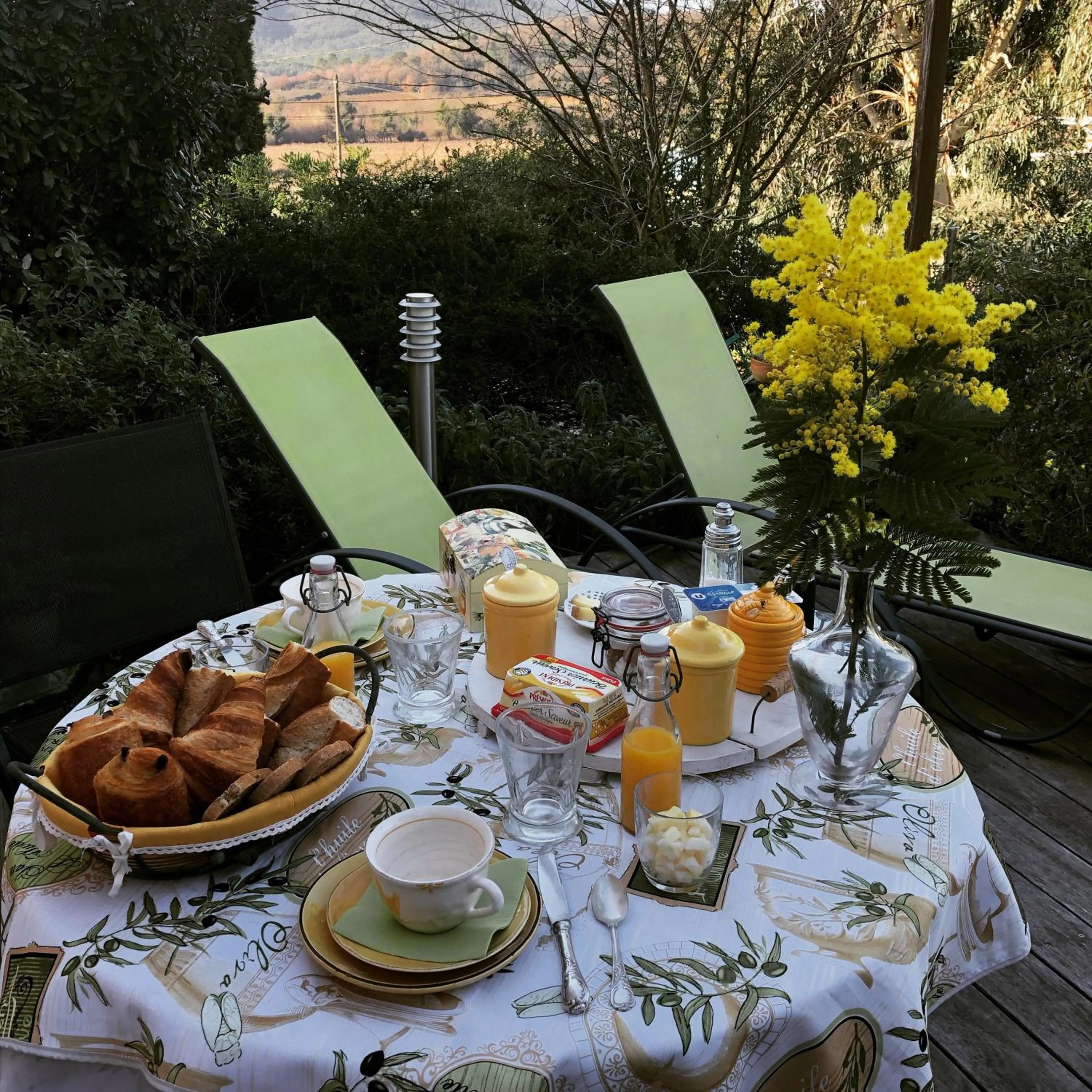 Breakfast in l'Oustaou B&B Piscine & Spa