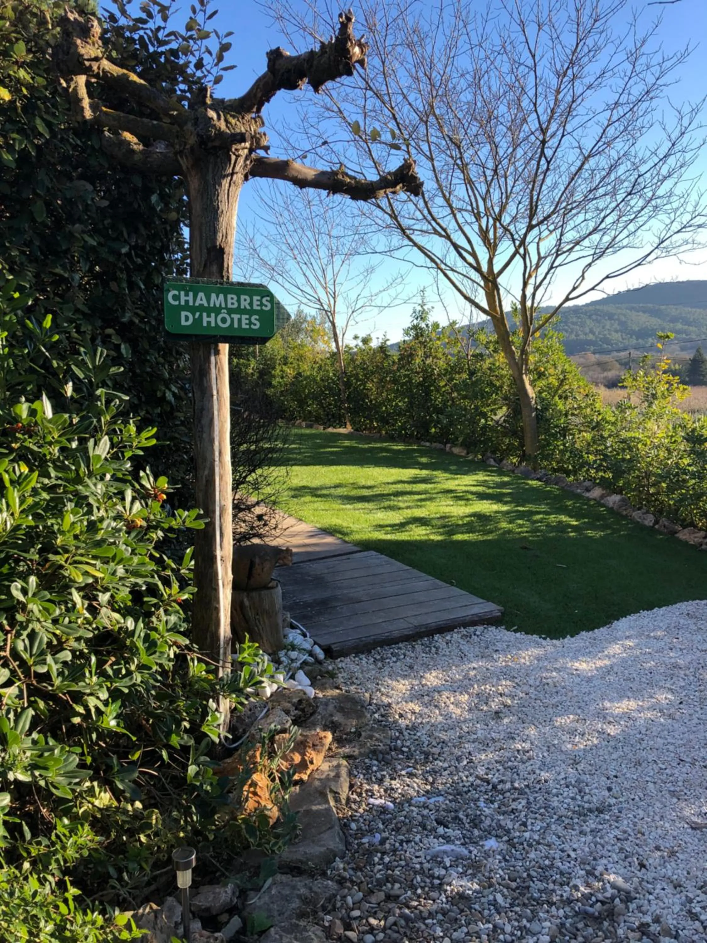 Garden in l'Oustaou B&B Piscine & Spa