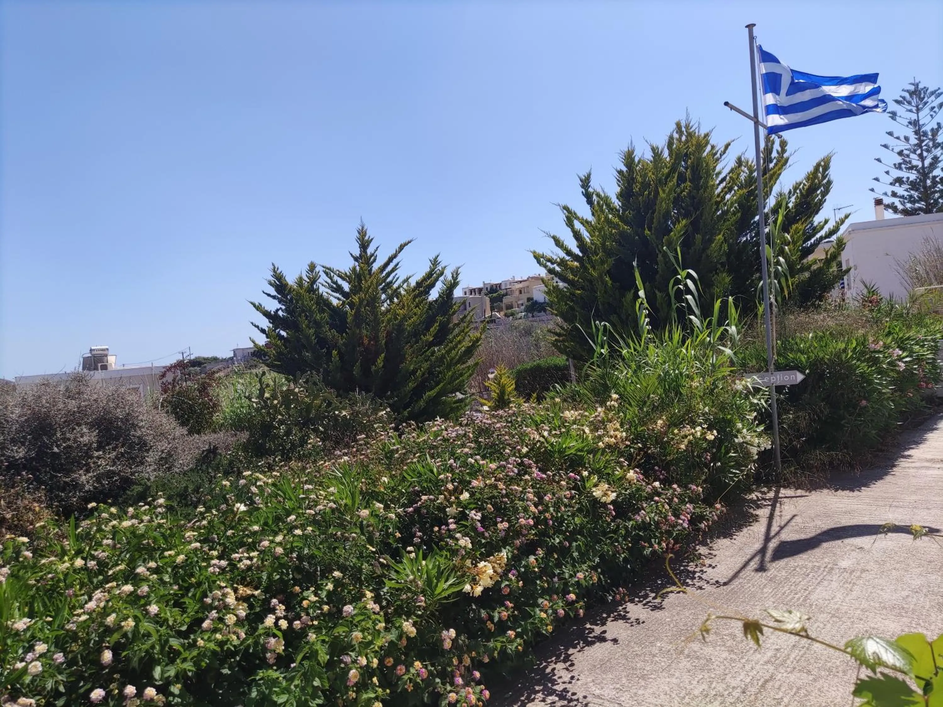 Garden in Galini Rooms & Apartments