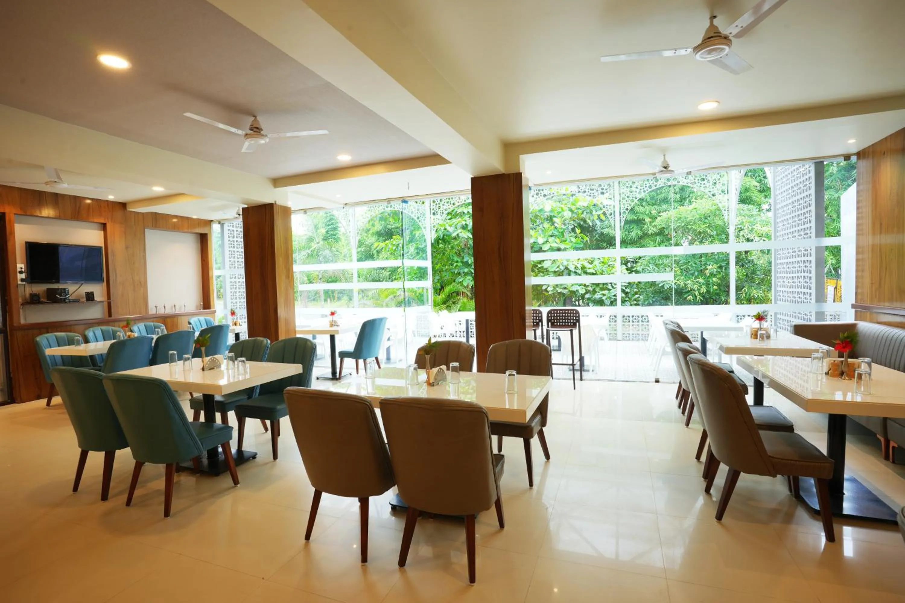 Restaurant/places to eat in Olive Resort - Sillari Pench