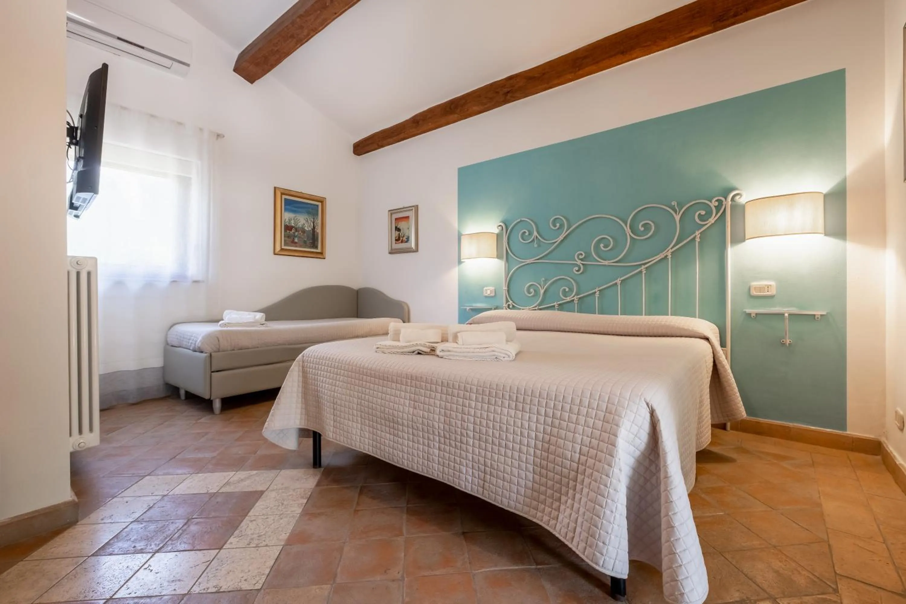 Comfort Triple Room with Shower in Cerchio Verde