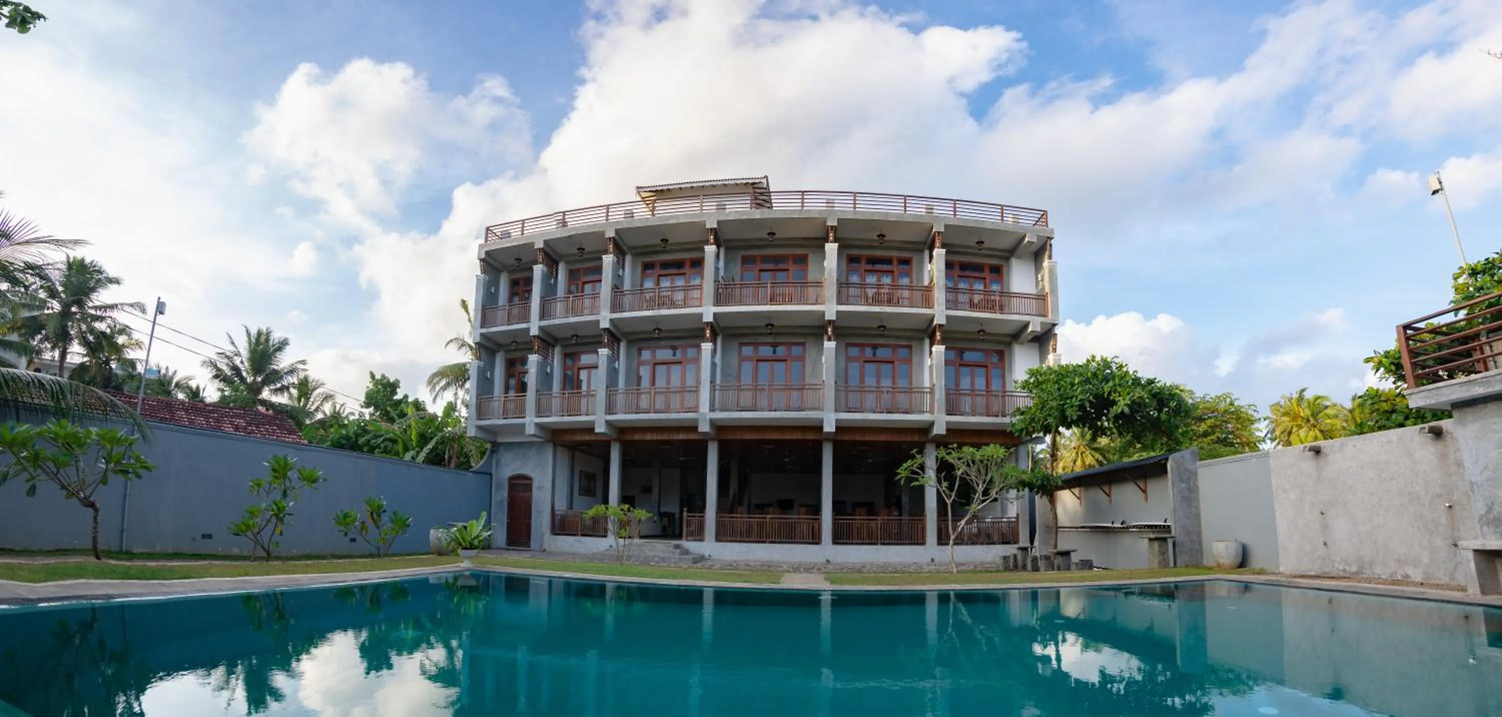 Facade/entrance in Samaraana