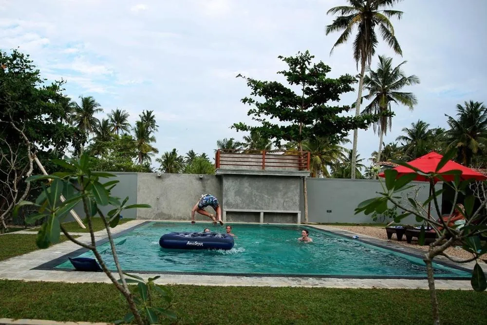 Swimming pool in Samaraana
