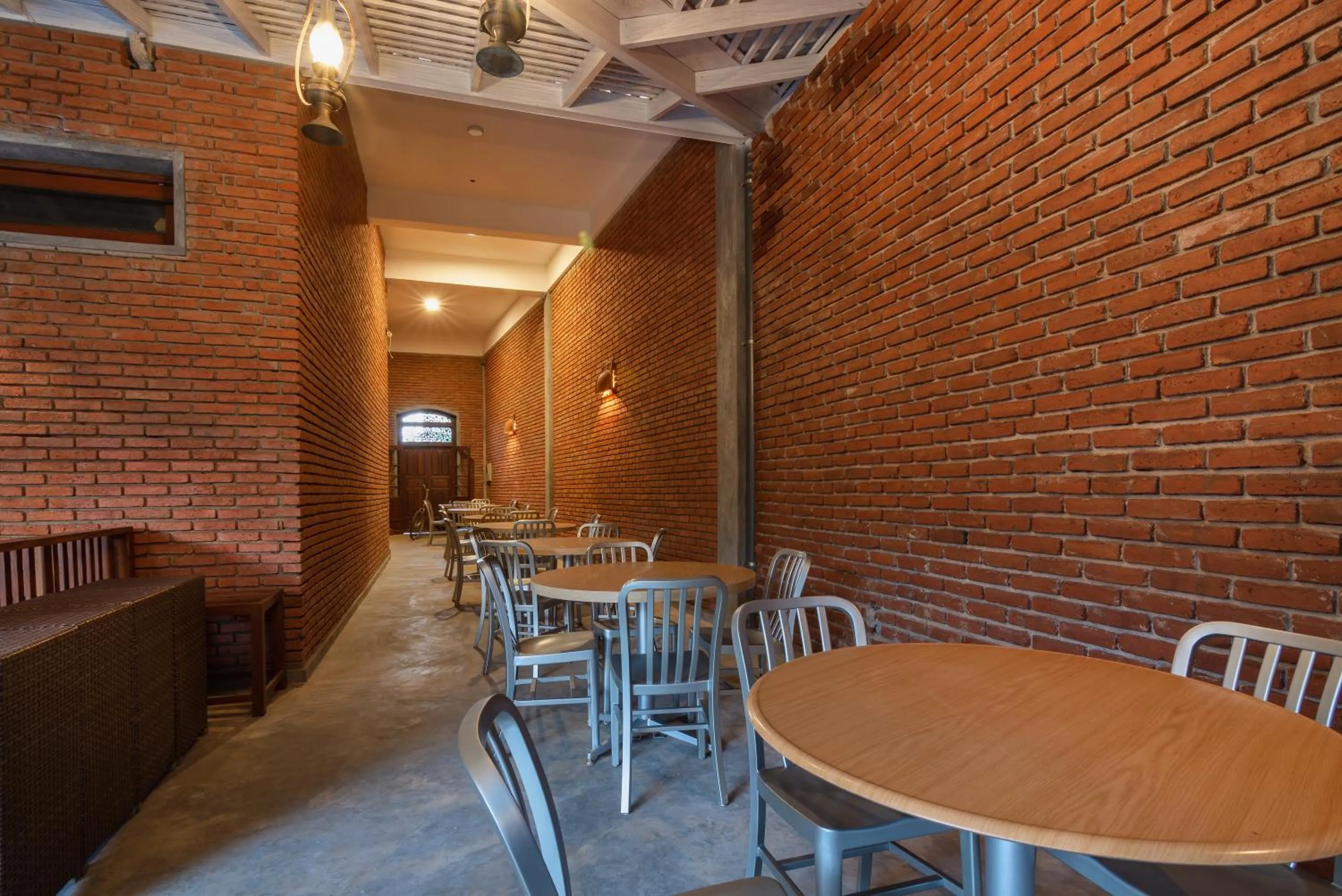 Restaurant/places to eat in Samaraana