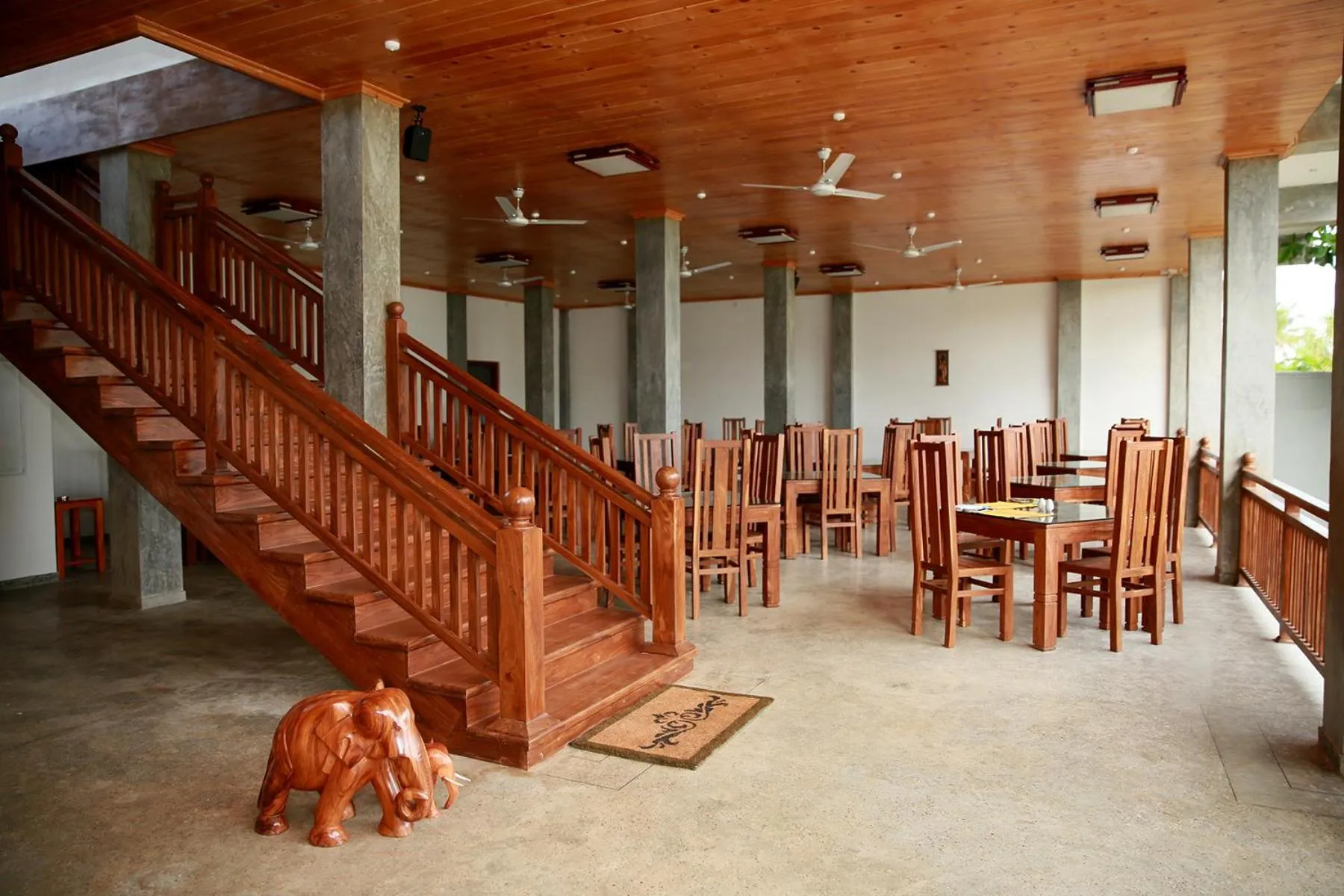 Restaurant/places to eat in Samaraana