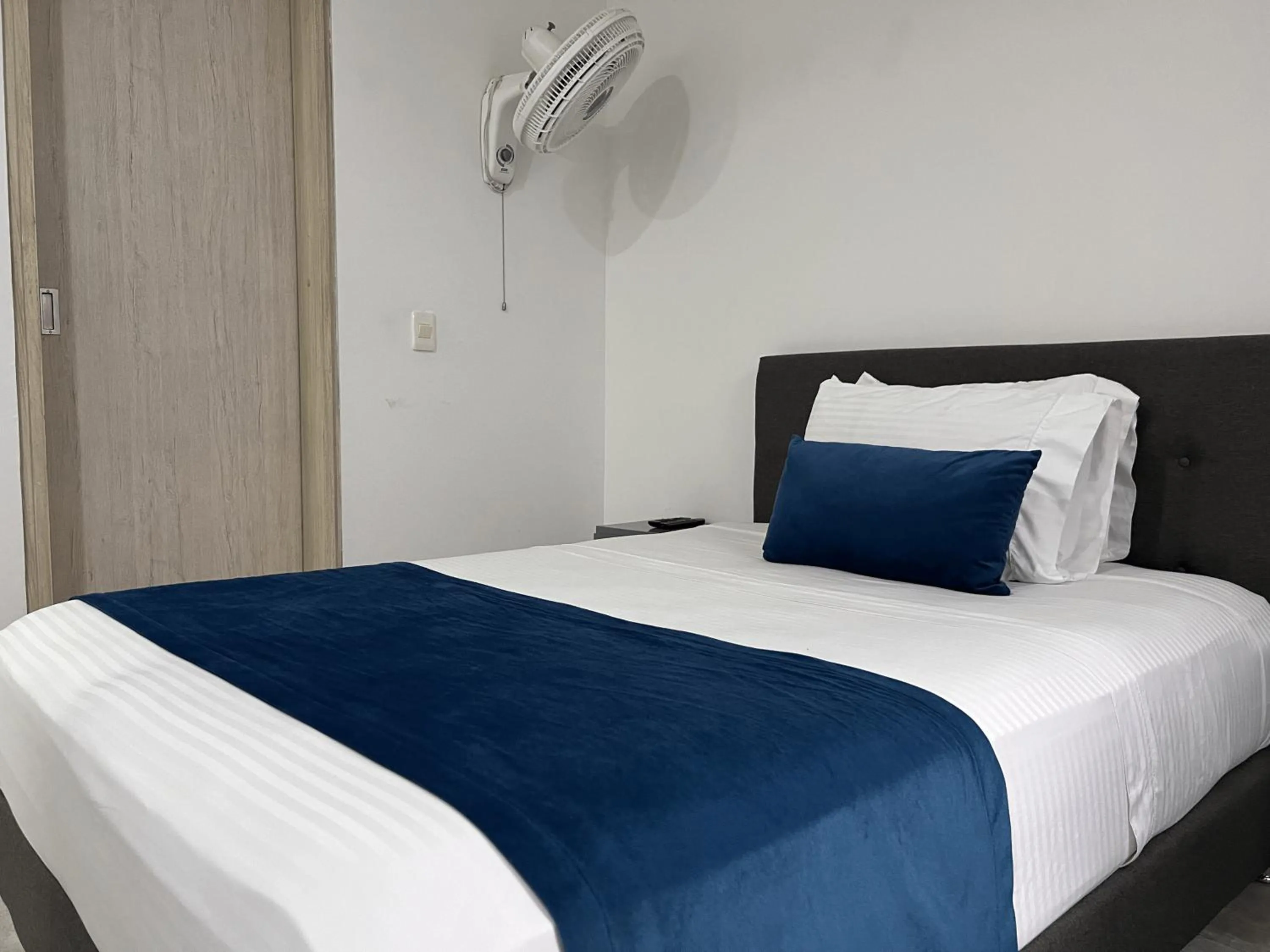 Photo of the whole room in Hotel Rosales Gold