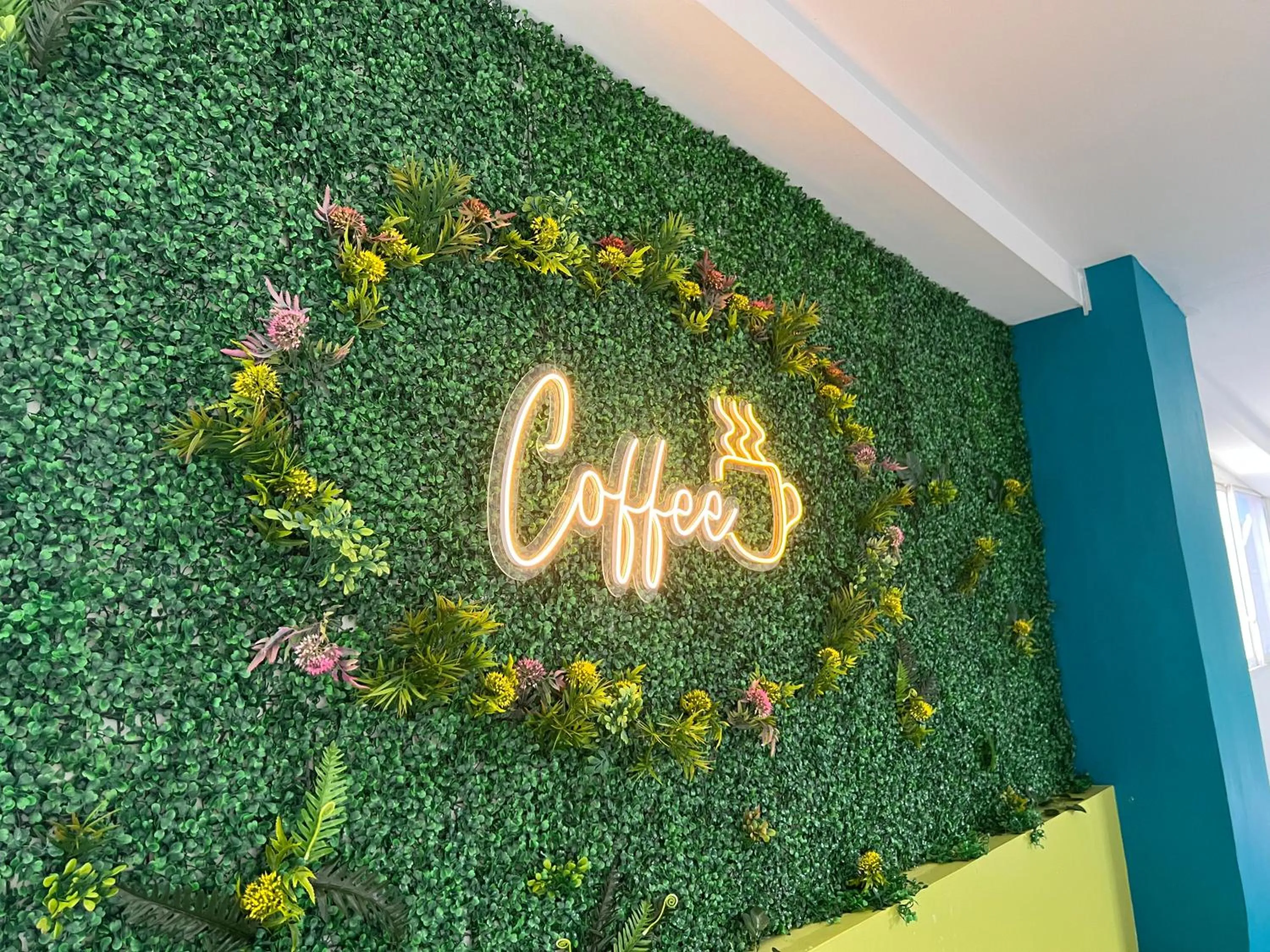 Restaurant/places to eat in Hotel Rosales Gold