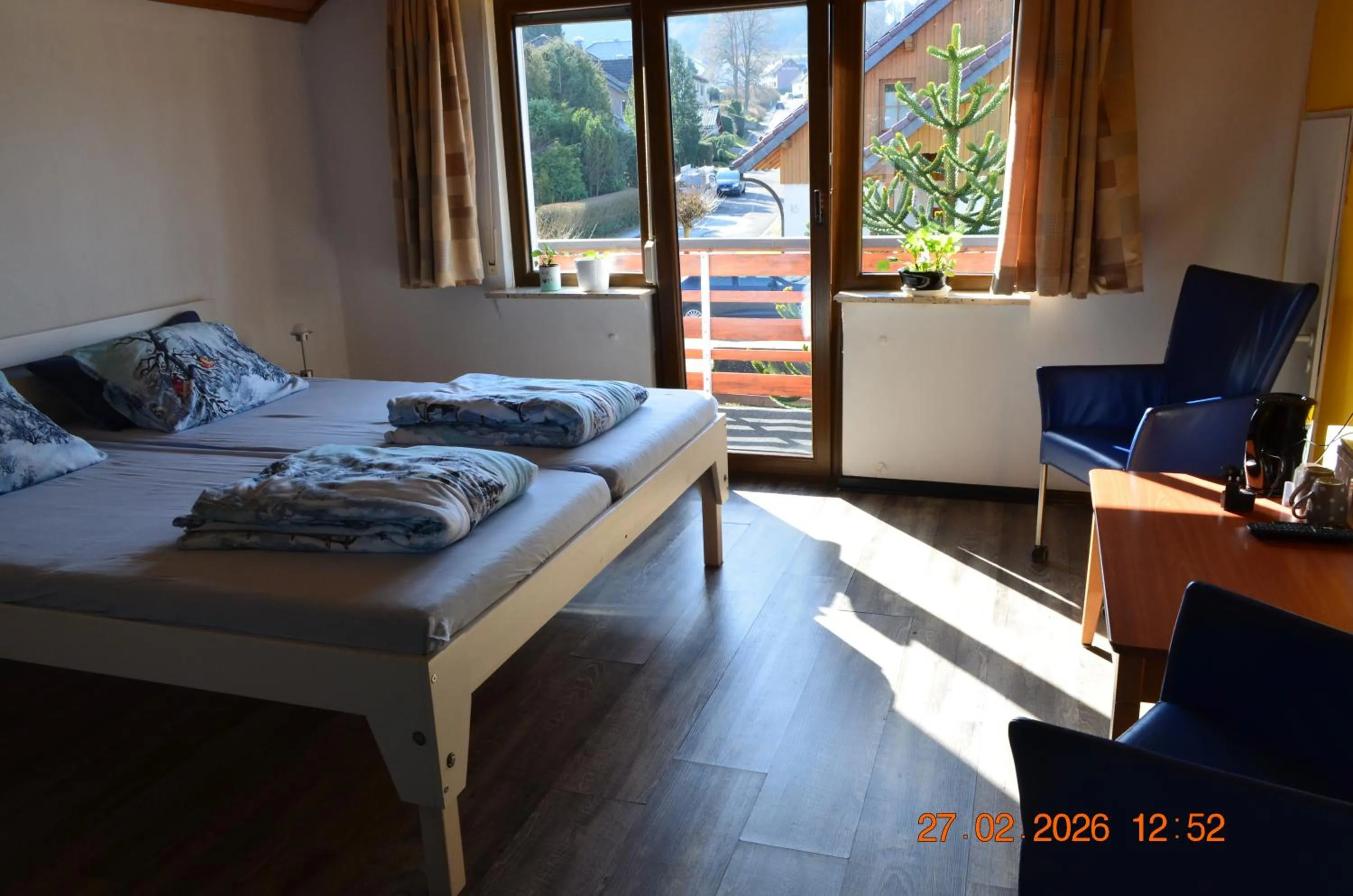 Family Room with Balcony in Sunrise B&B Hellenthal