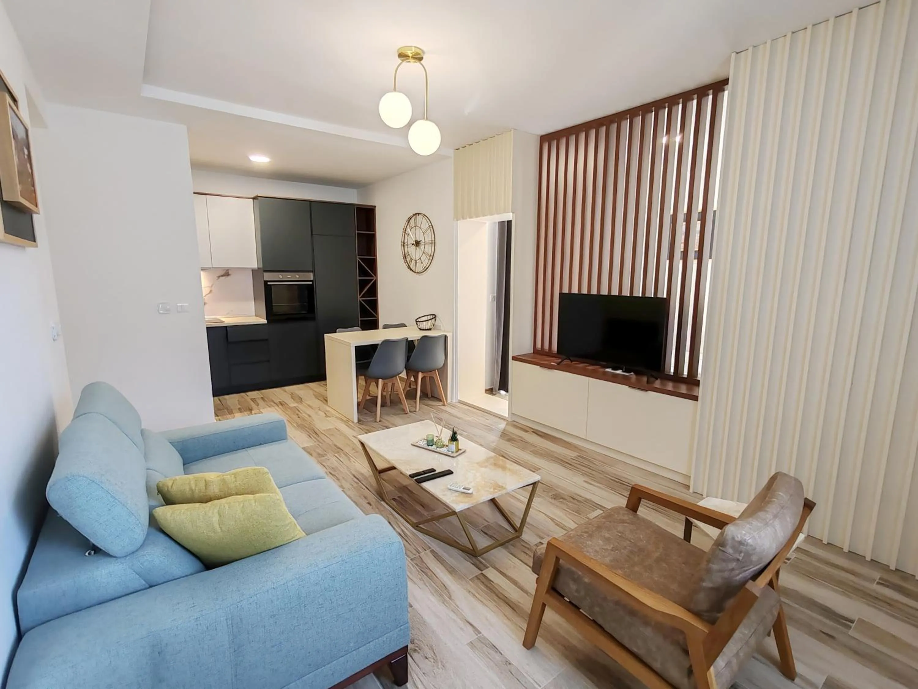 TV and multimedia in Sunny Side Wellness Resort & Spa