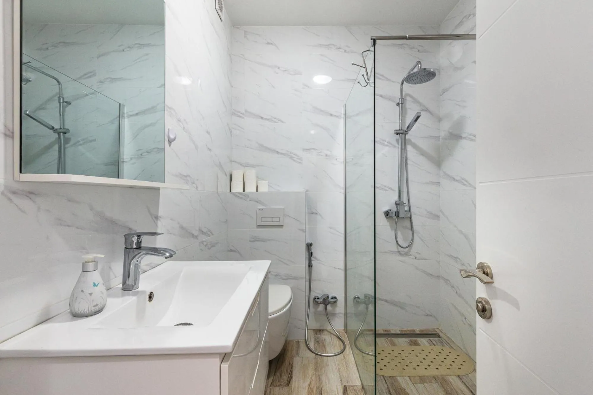 Shower in Sunny Side Wellness Resort & Spa