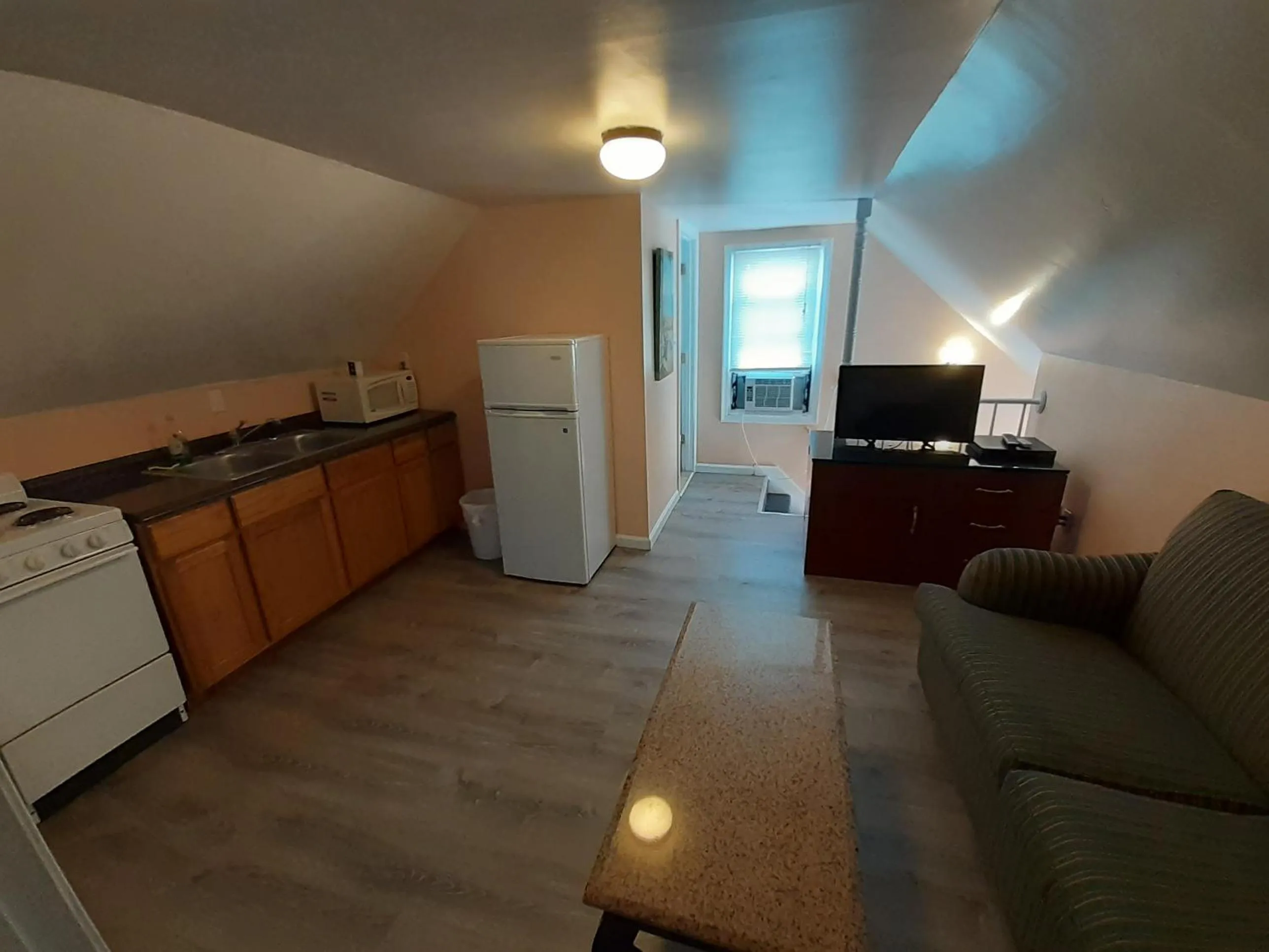 Atlantic Breeze Motel & Apartments