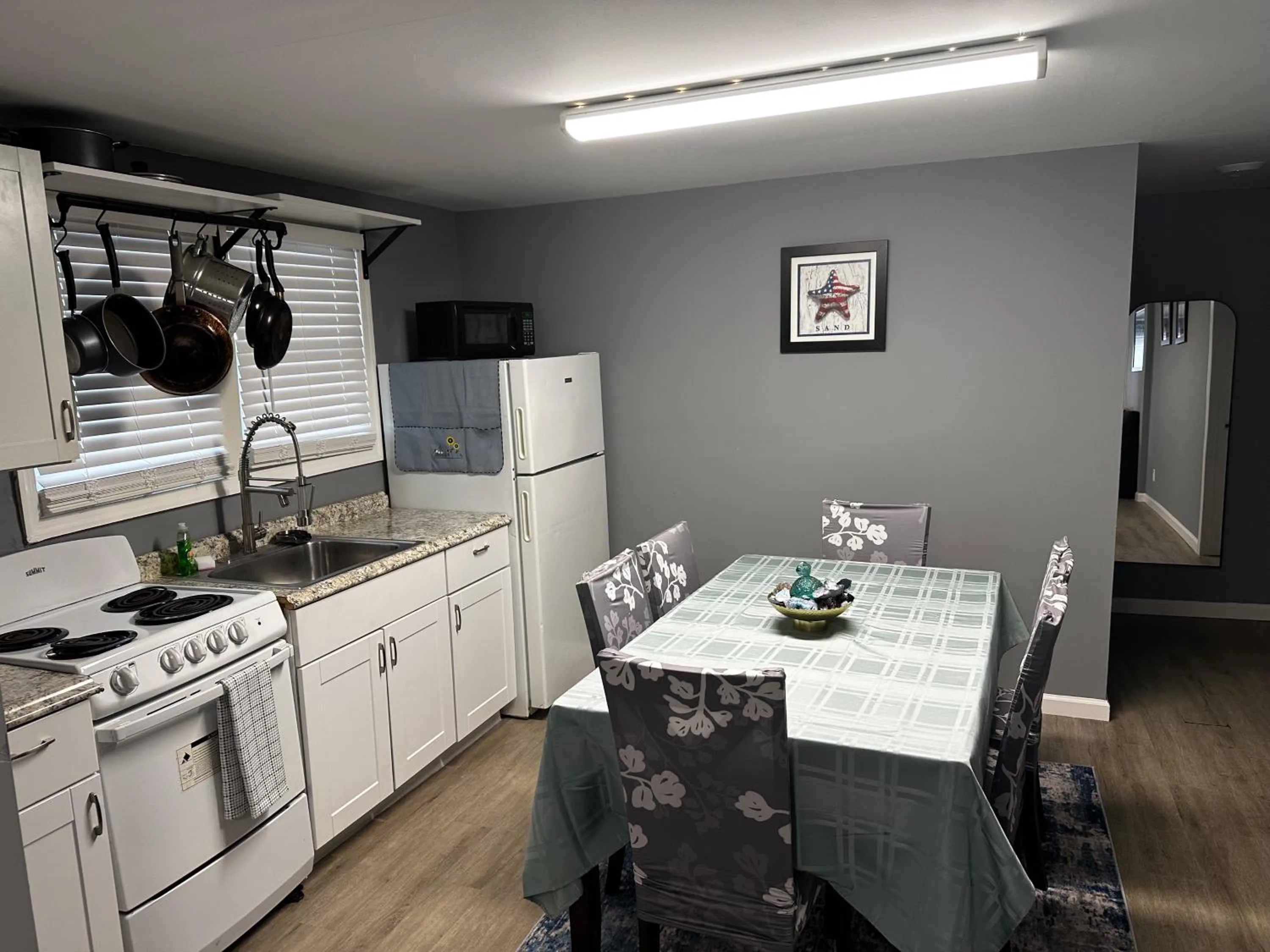 Atlantic Breeze Motel & Apartments