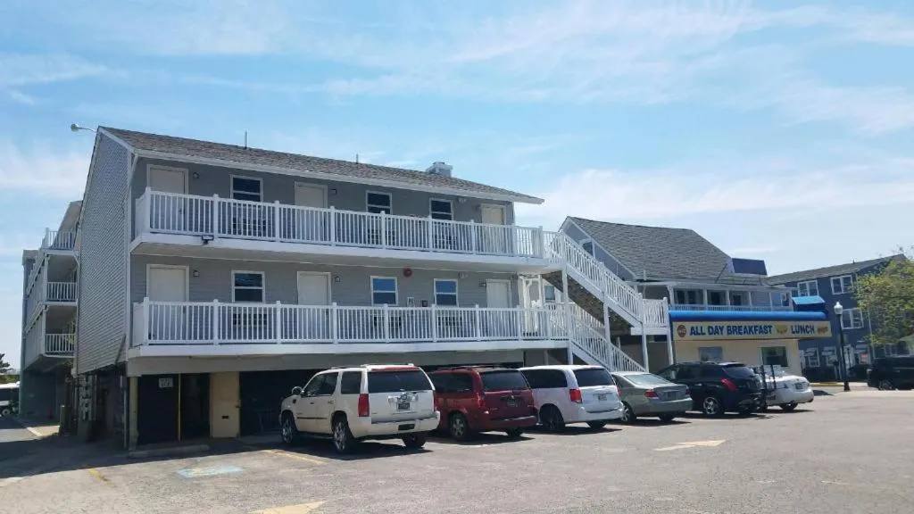 Atlantic Breeze Motel & Apartments