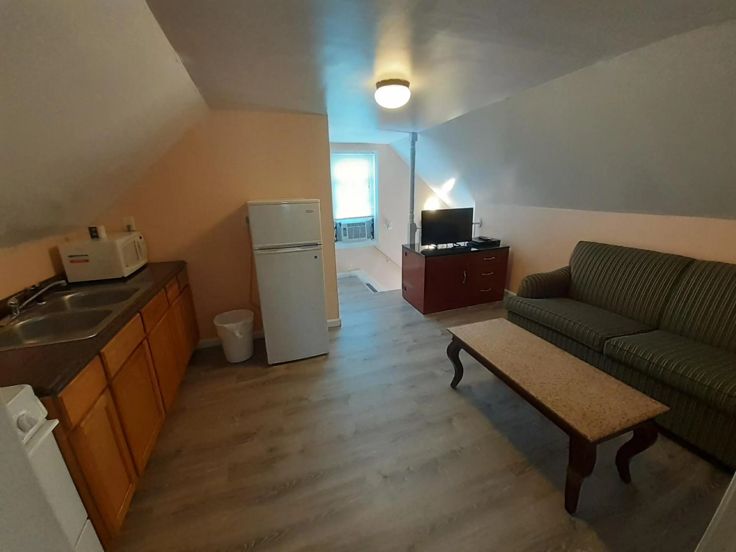 Atlantic Breeze Motel & Apartments