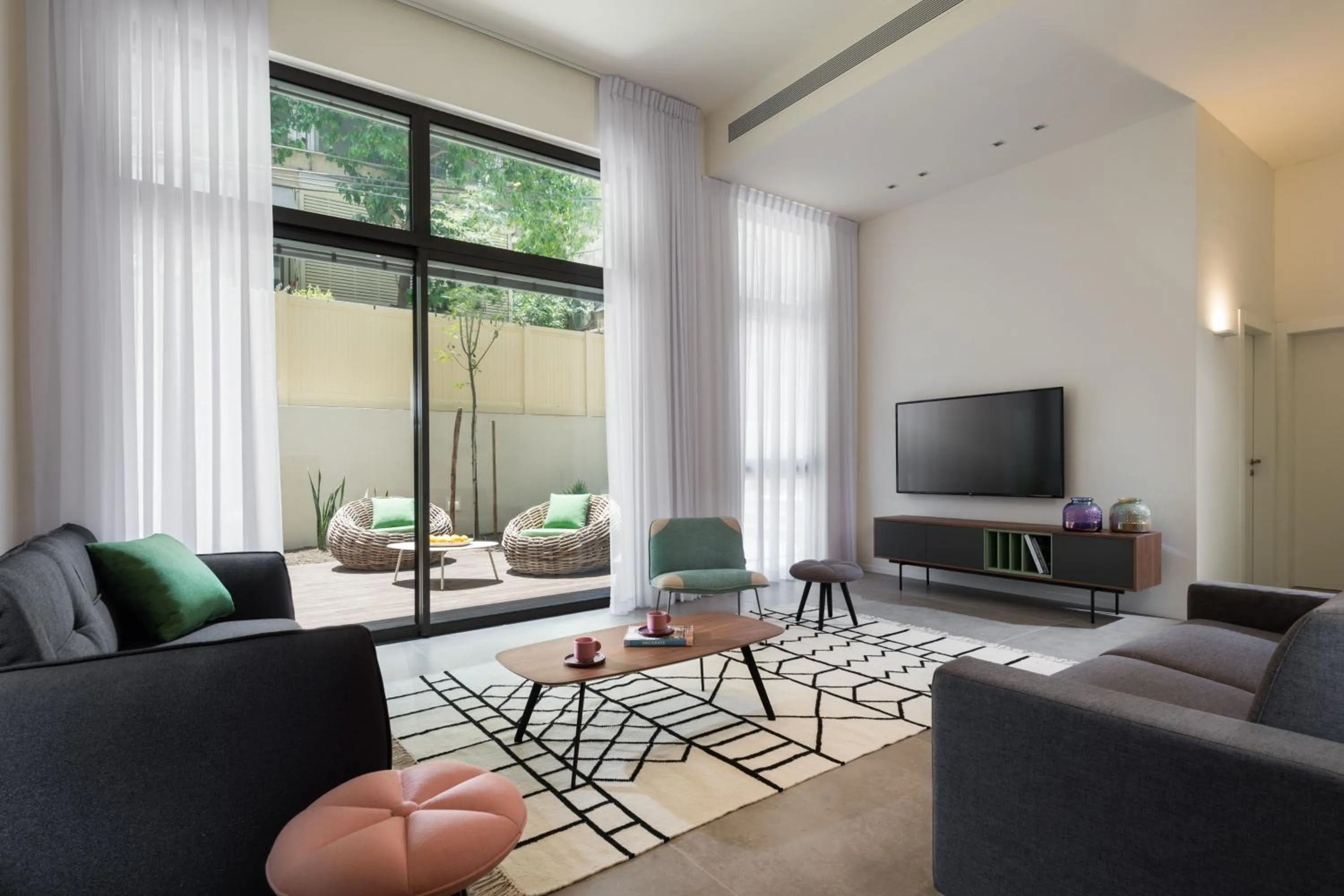 TV and multimedia in master Shenkin