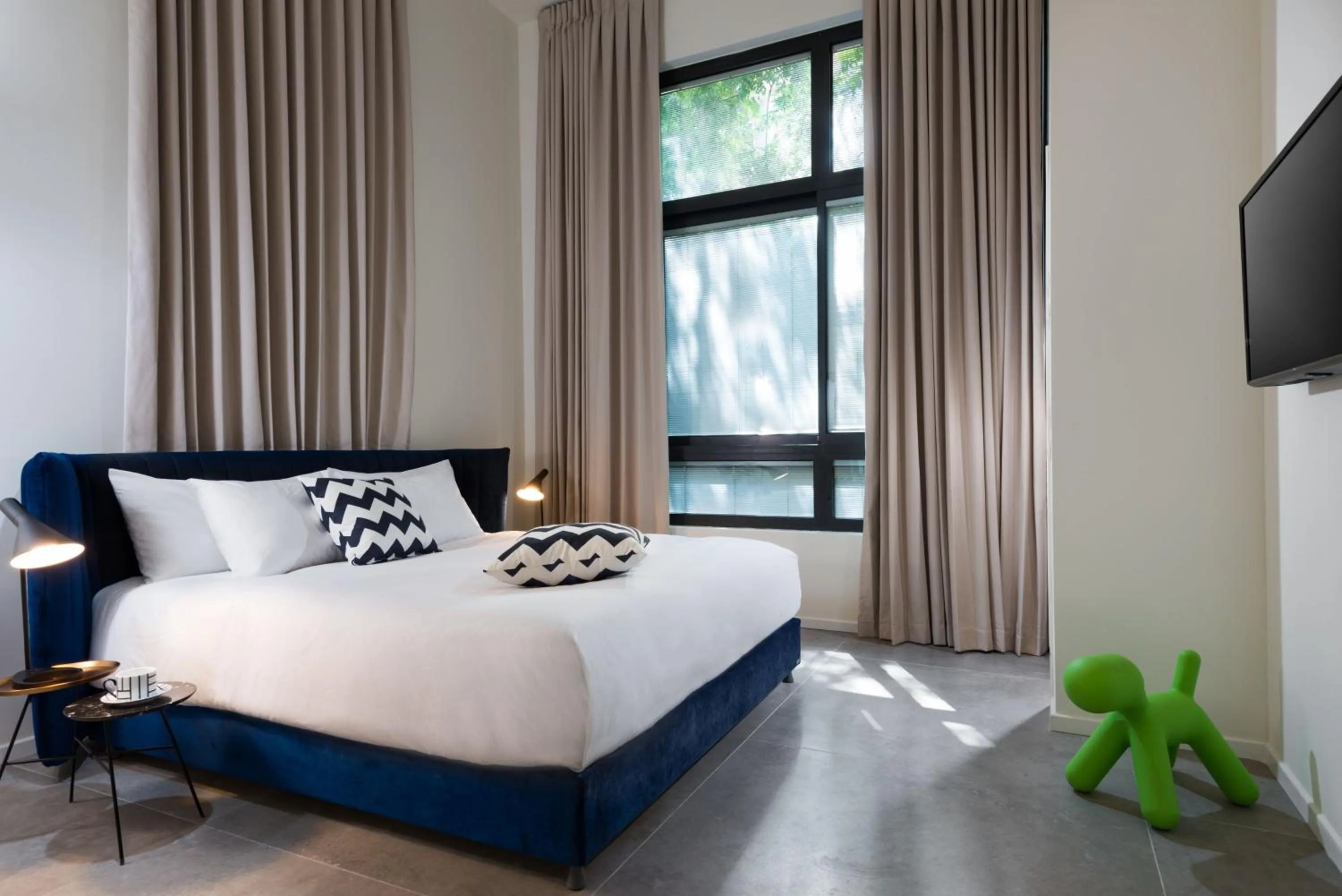 Bed in master Shenkin