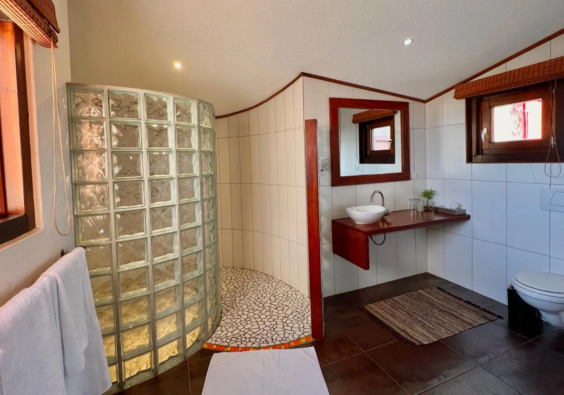 Bathroom in Desert Breeze Lodge