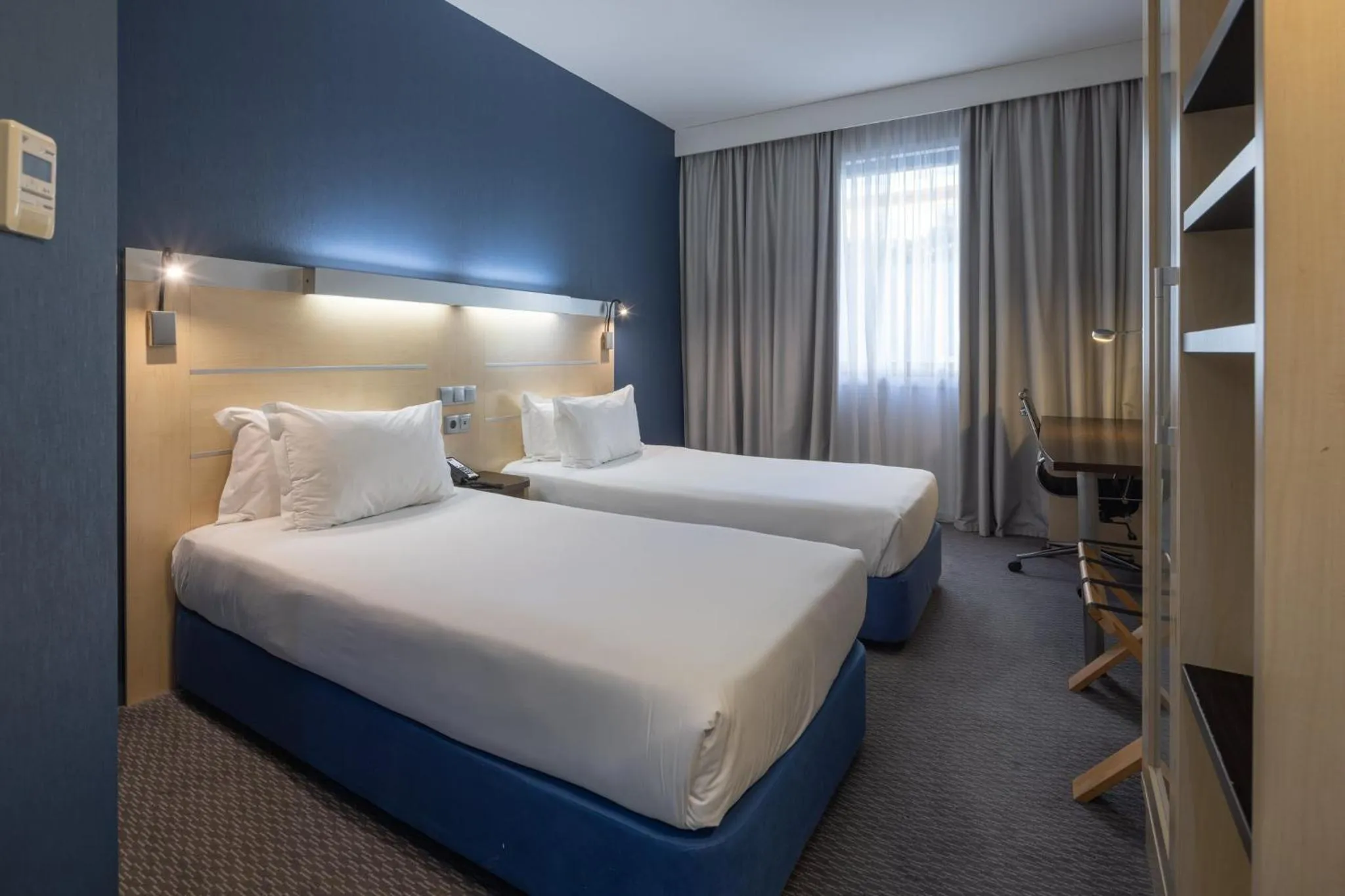 Photo of the whole room, Bed in Holiday Inn Express Porto Exponor by IHG