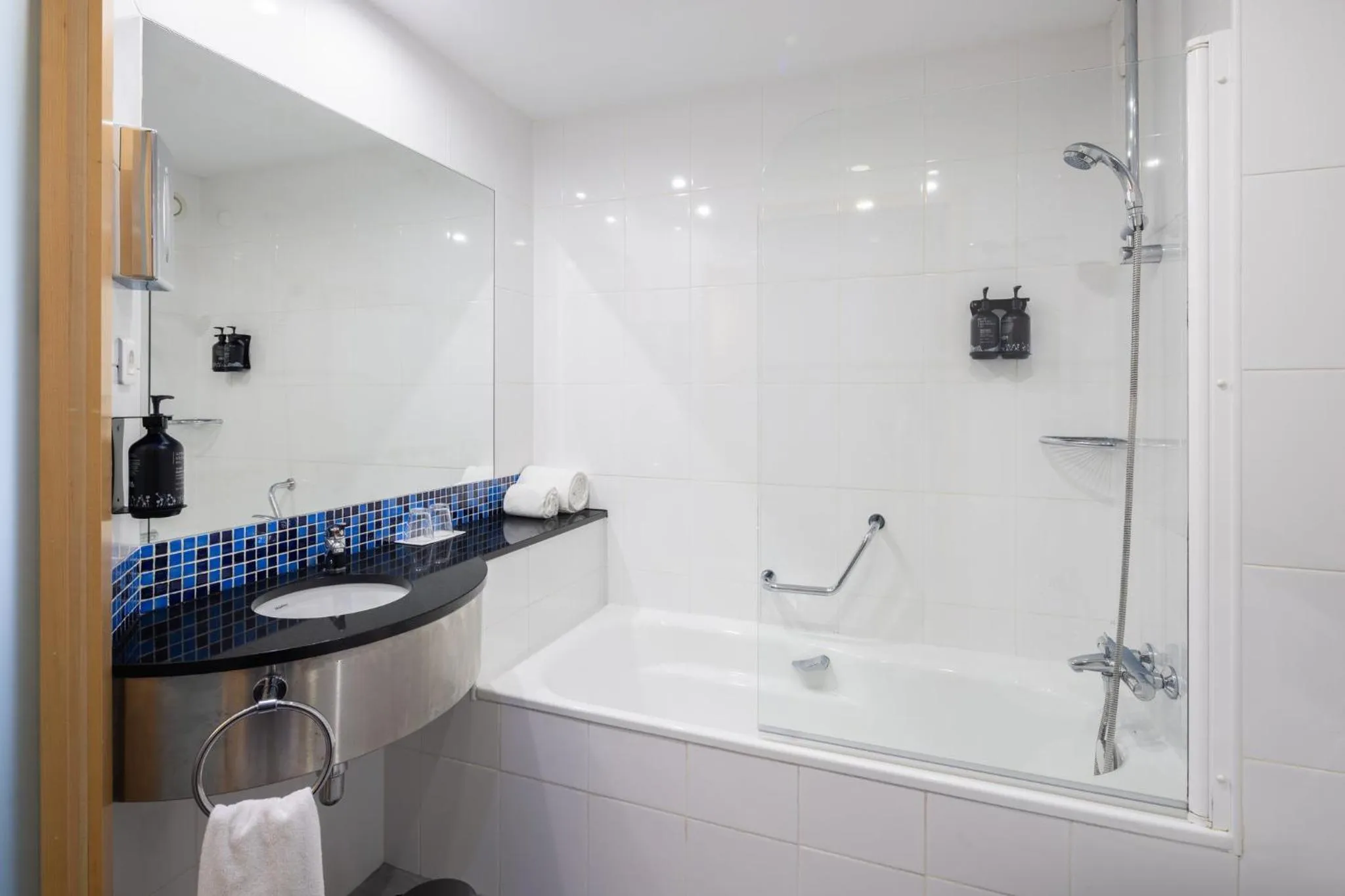 Bathroom in Holiday Inn Express Porto Exponor by IHG