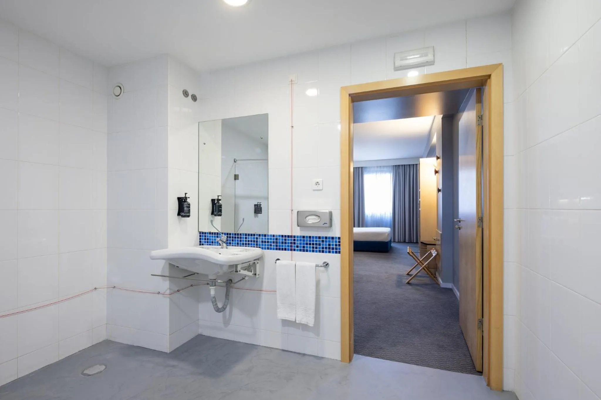 Photo of the whole room in Holiday Inn Express Porto Exponor by IHG