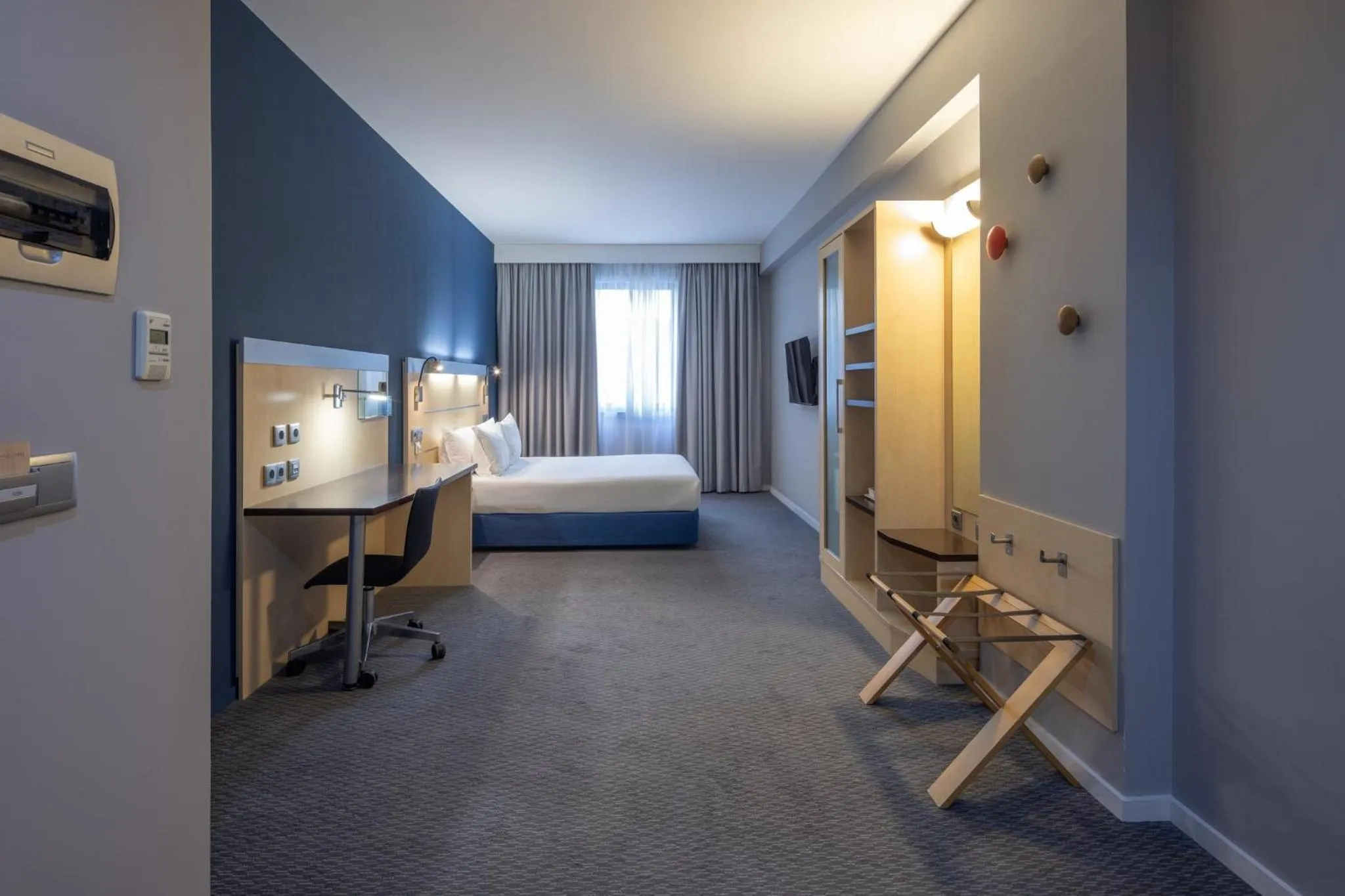 Photo of the whole room, Bed in Holiday Inn Express Porto Exponor by IHG