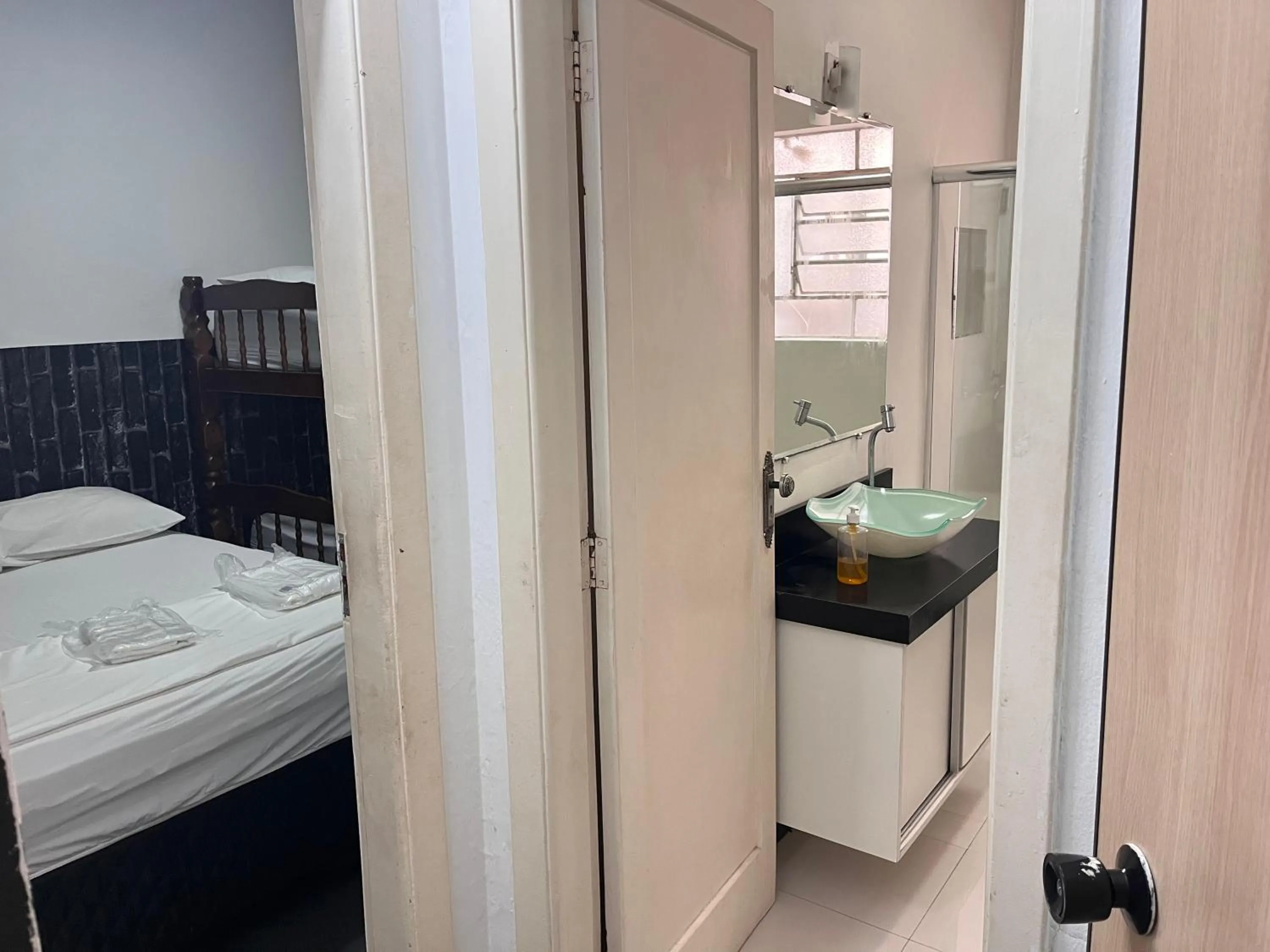 Shower in COACHHOSTEL7