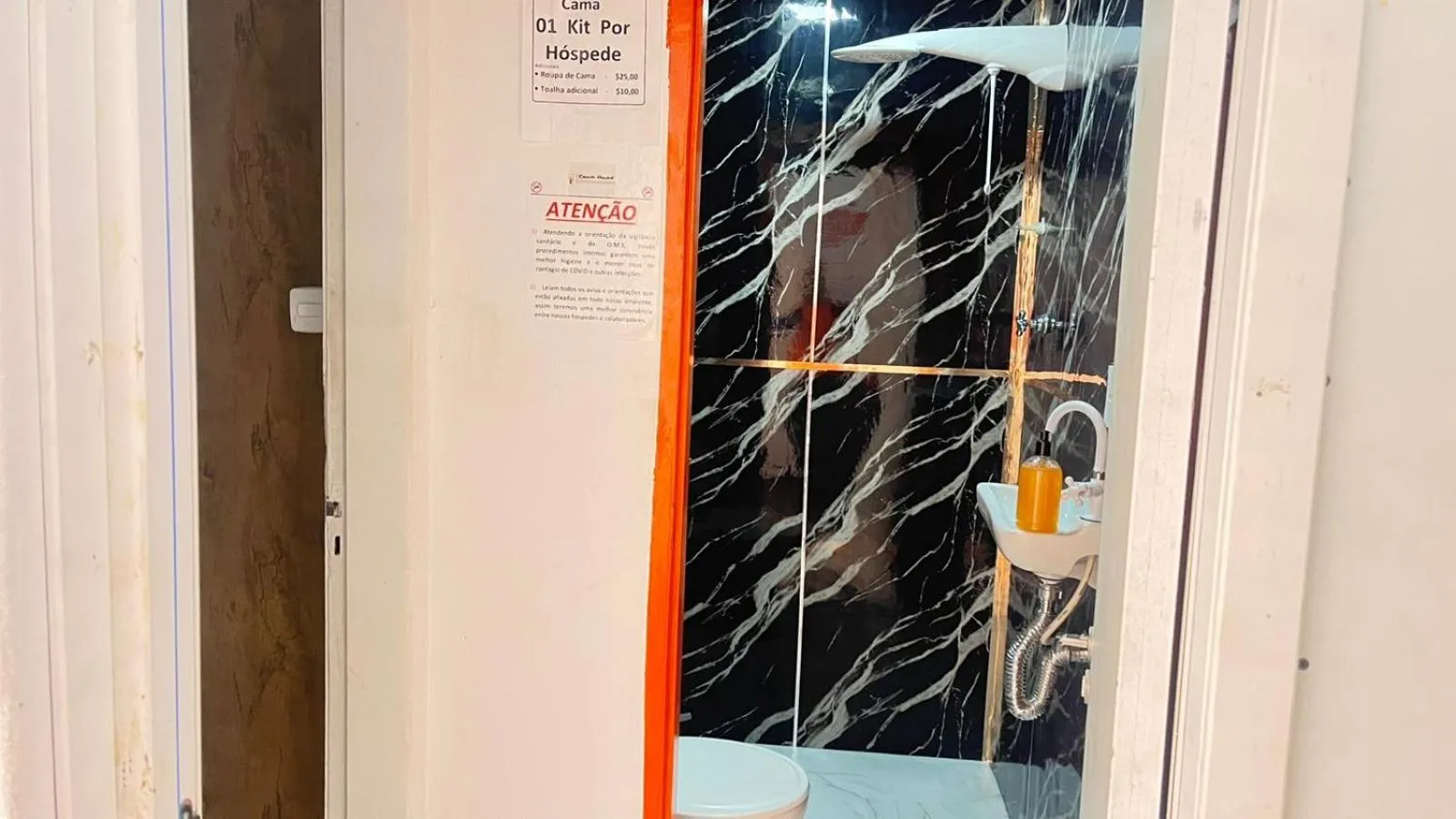 Shower in COACHHOSTEL7