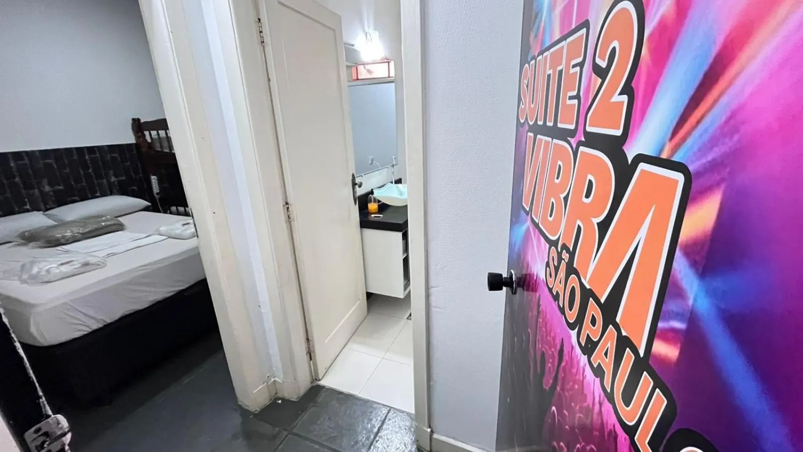 Shower, Bed in COACHHOSTEL7