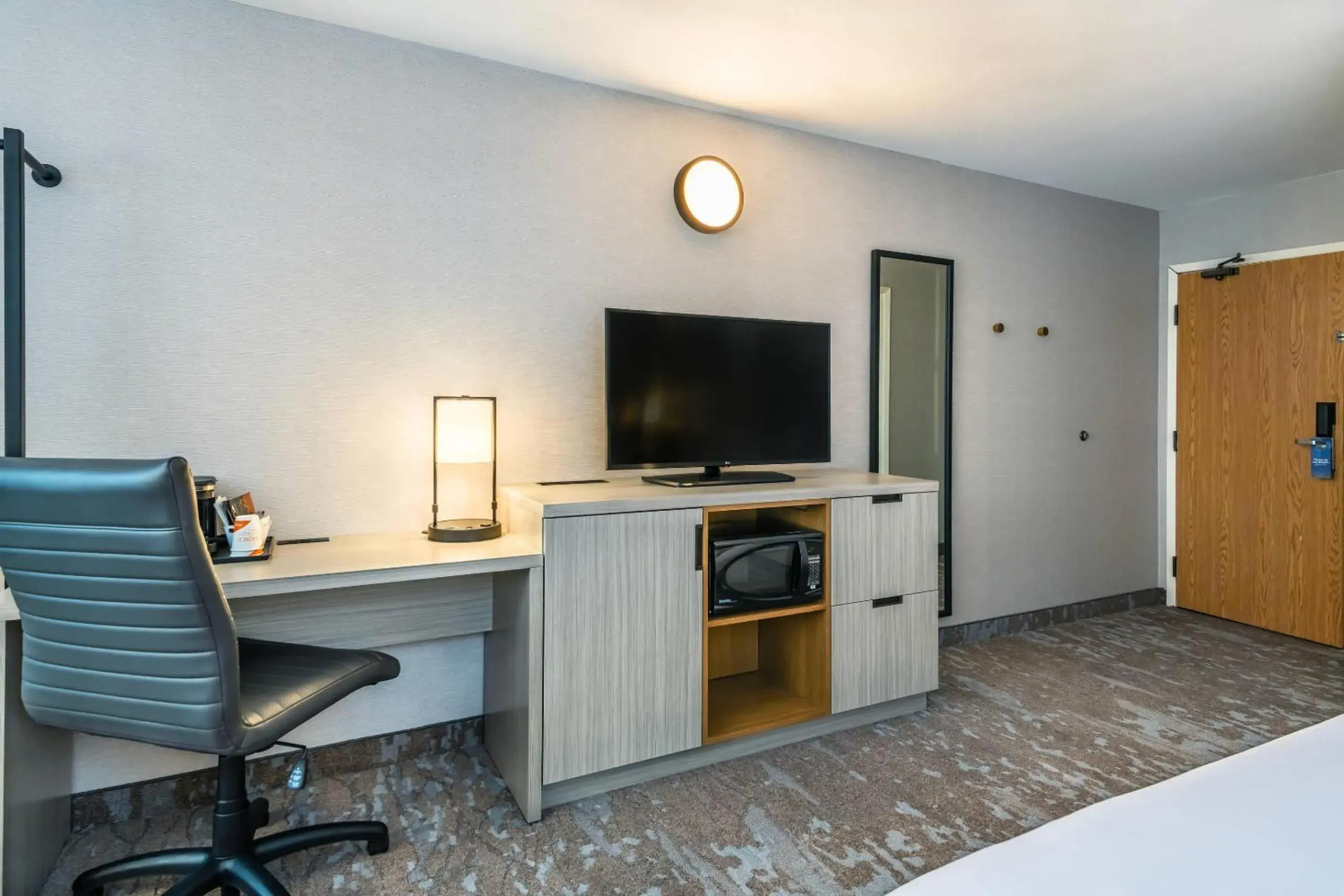 Bedroom, Bed in Comfort Inn Gatineau Bedroom, Bed in Comfort Inn Gatineau