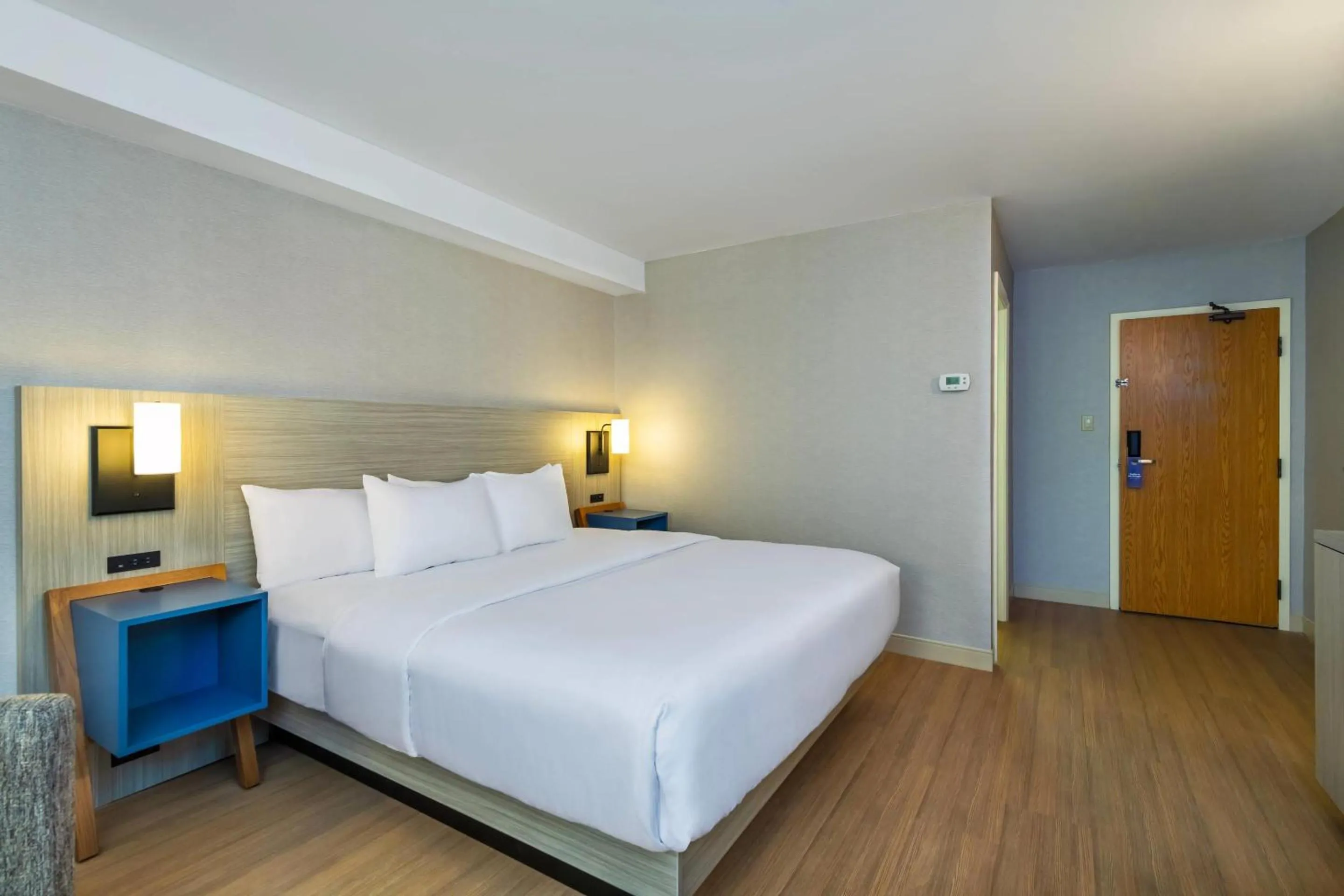 Bed in Comfort Inn Gatineau