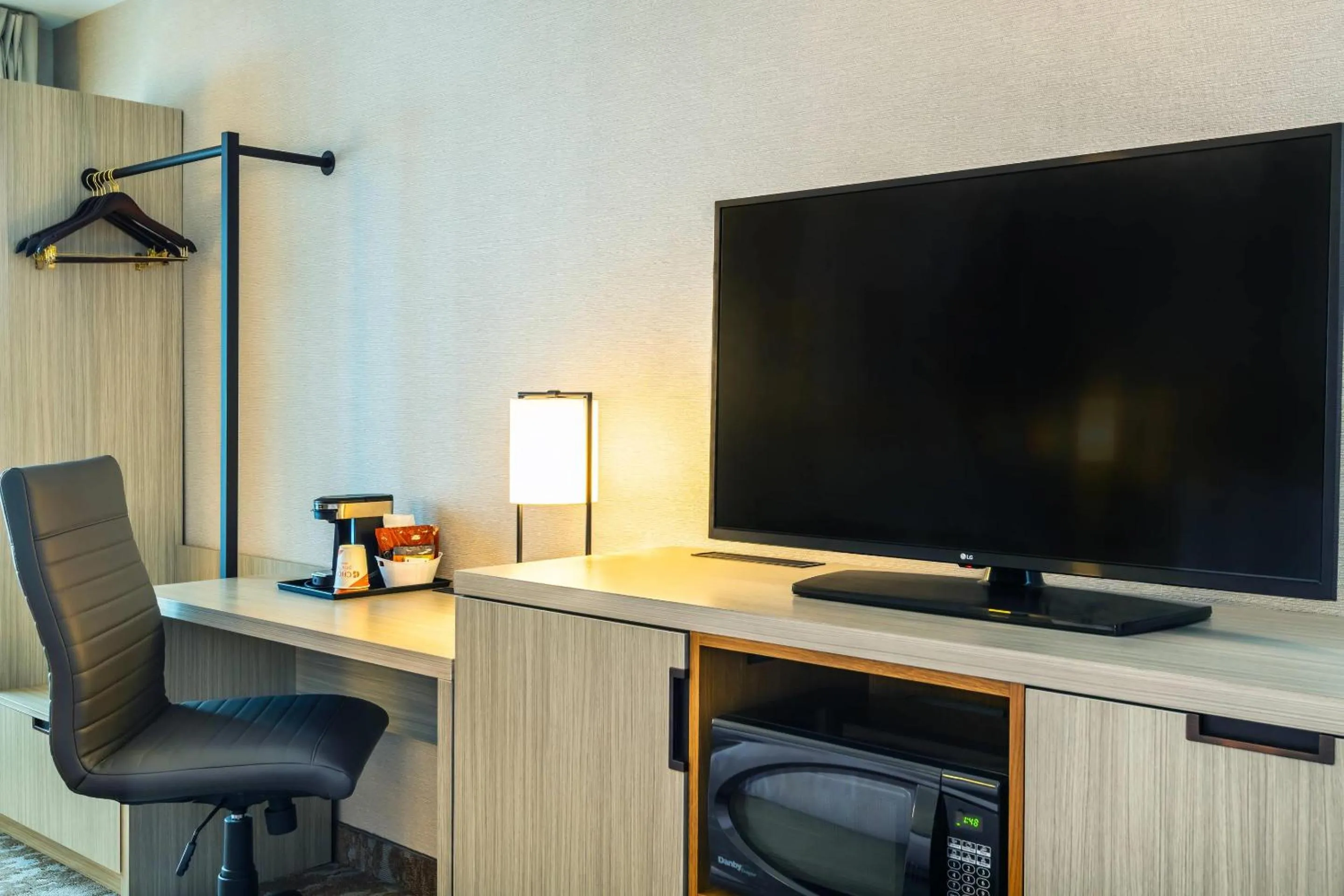 TV and multimedia in Comfort Inn Gatineau