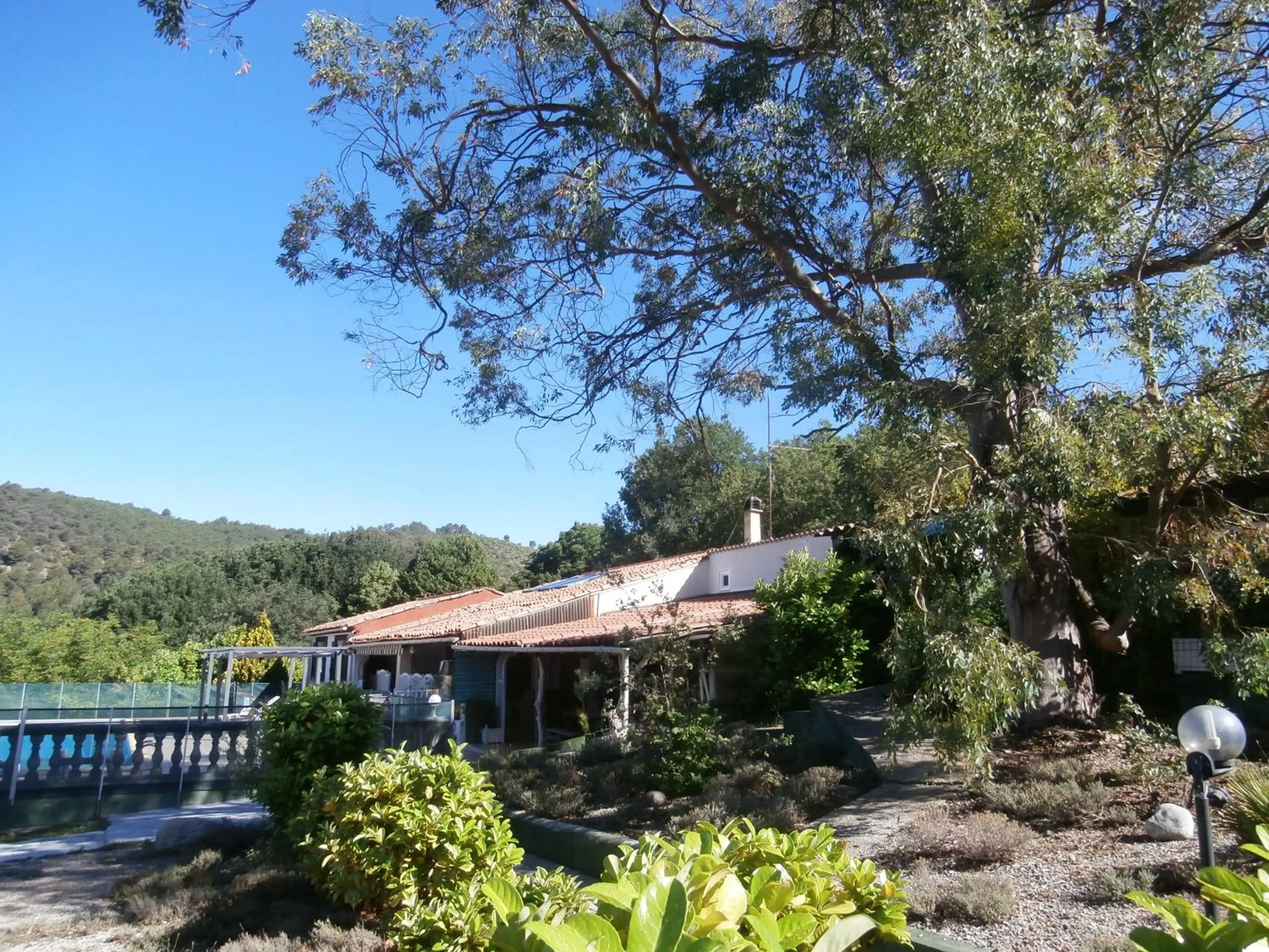 Communal kitchen in Le Claux des Hespérides